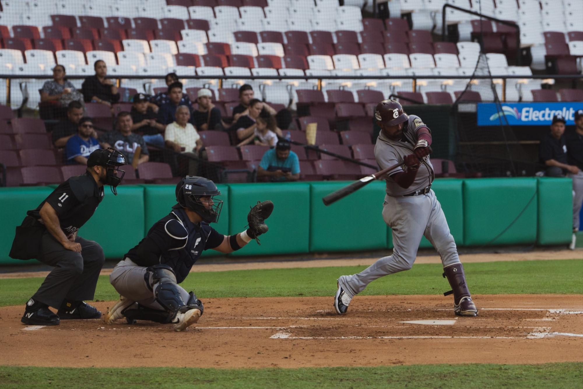 $!Tomateros de Culiacán cae por blanqueada en la capital sinaloense