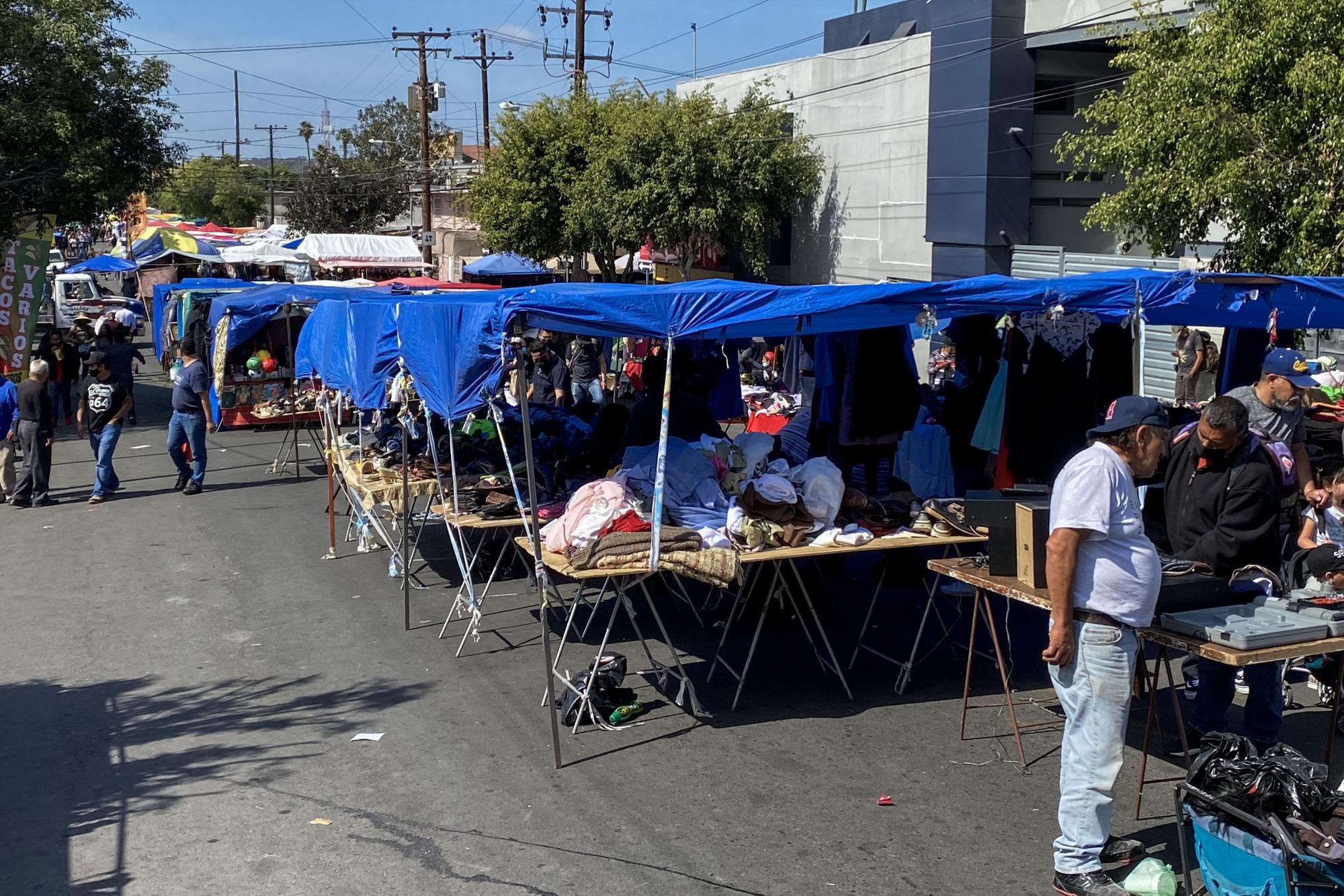 $!Ignacia Cruz vende los fines de semana en un sobreruedas de Tijuana.