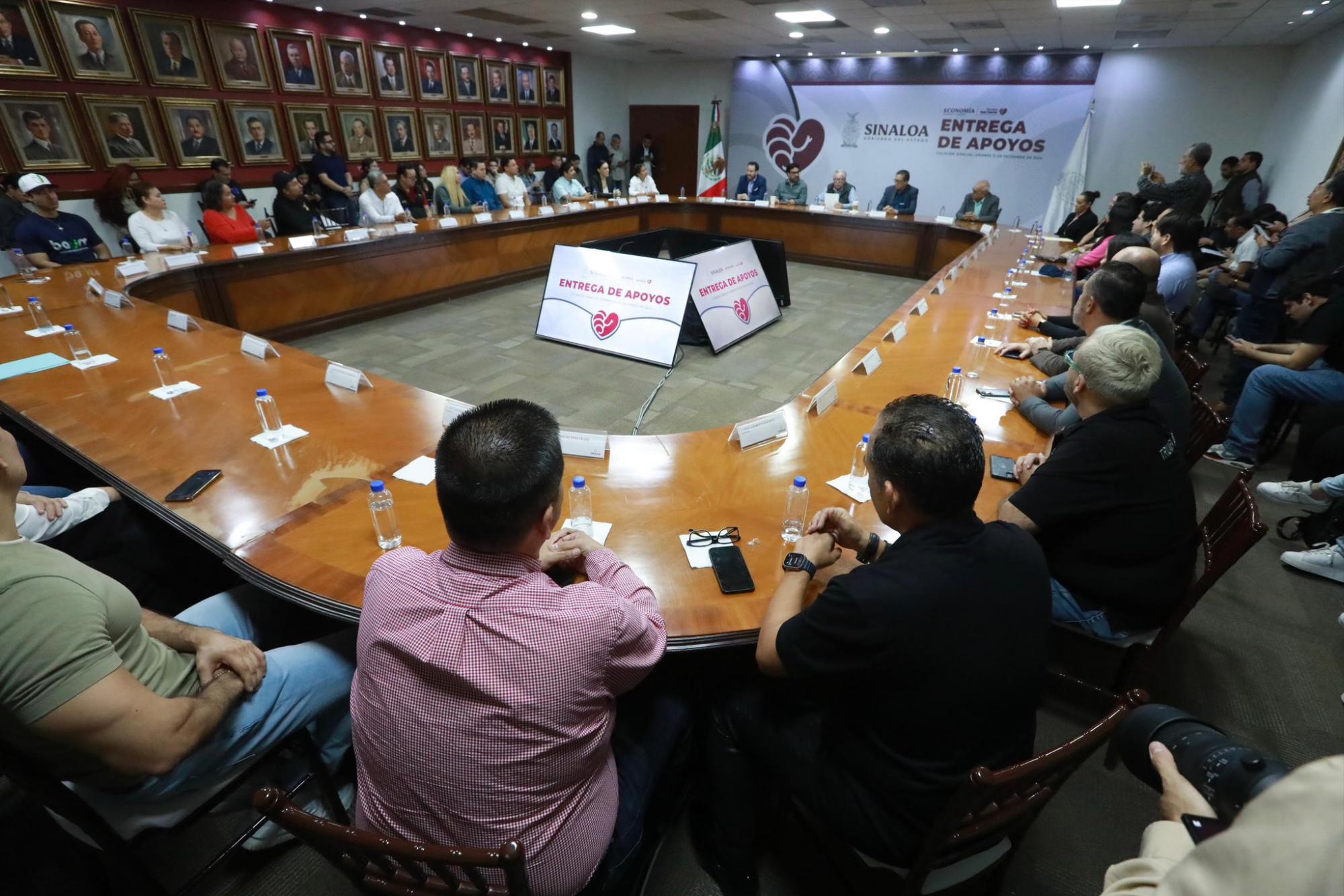 $!Gobierno dispersa apoyos para restauranteros y comerciantes de municipios del centro de Sinaloa