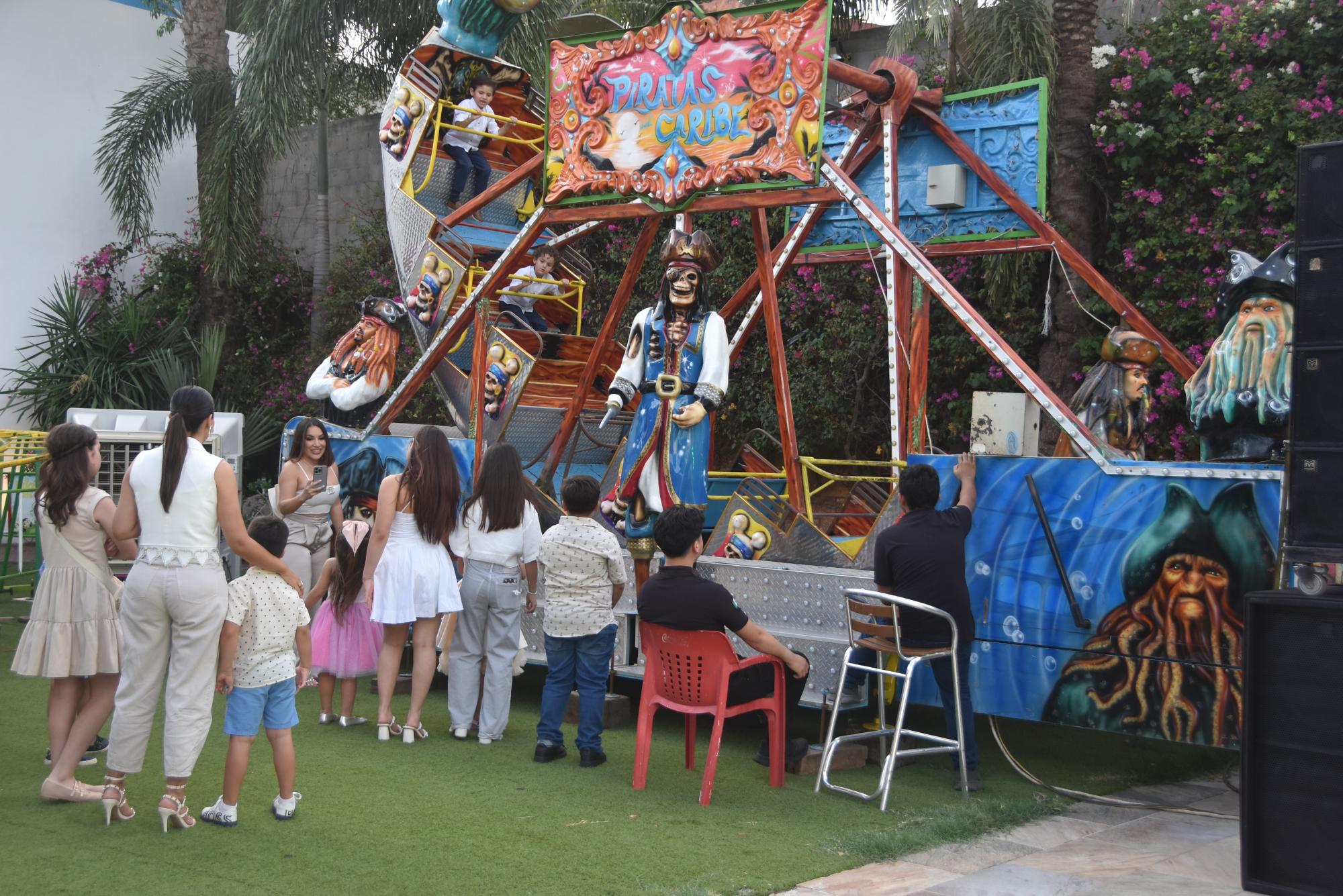 $!Los niños disfrutaron de las atracciones en el bautizo.