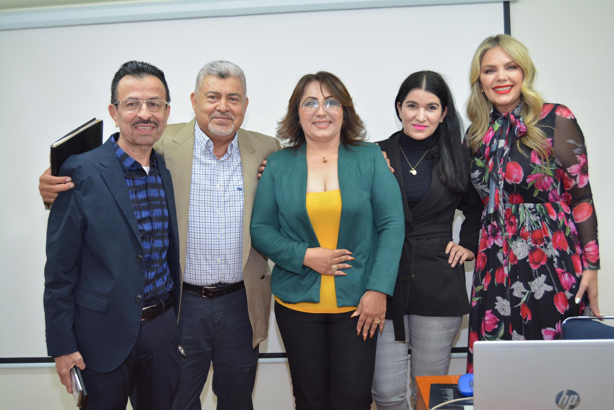 $!Humberto Bonilla, Fausto Medina Valenzuela, Karen Báez Martínez y Connie Zazueta, con López Valdez.