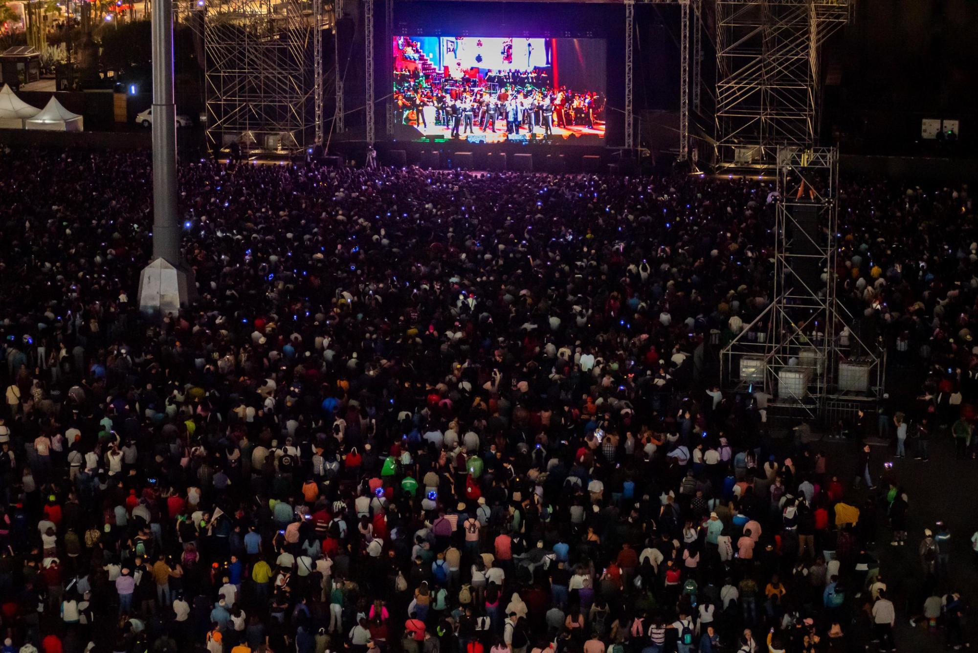 $!Más de 70 mil personas se reunieron en el Zócalo.