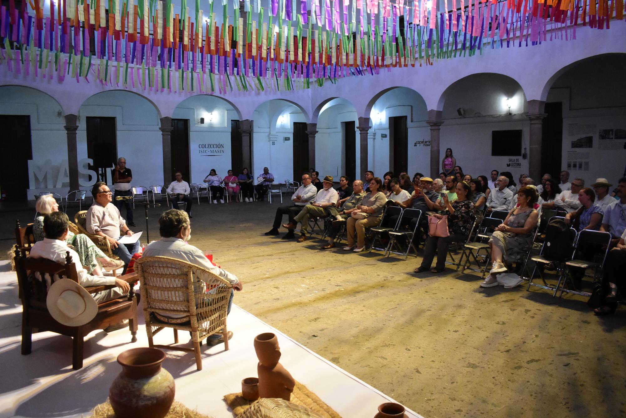 $!La presentación del libro se realizó en el Masin.