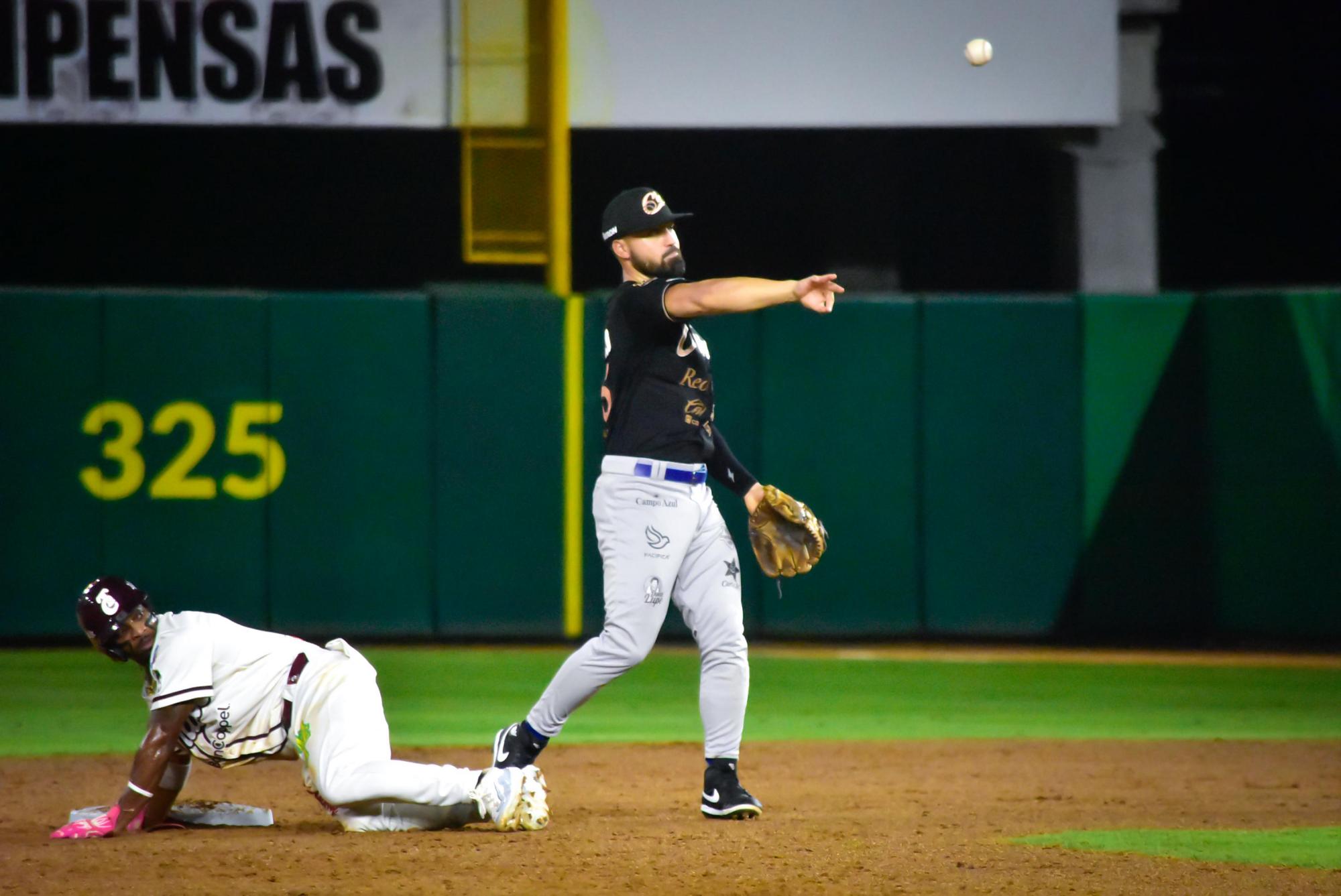 $!Tomateros de Culiacán asegura serie con gran salida de Manny Bañuelos