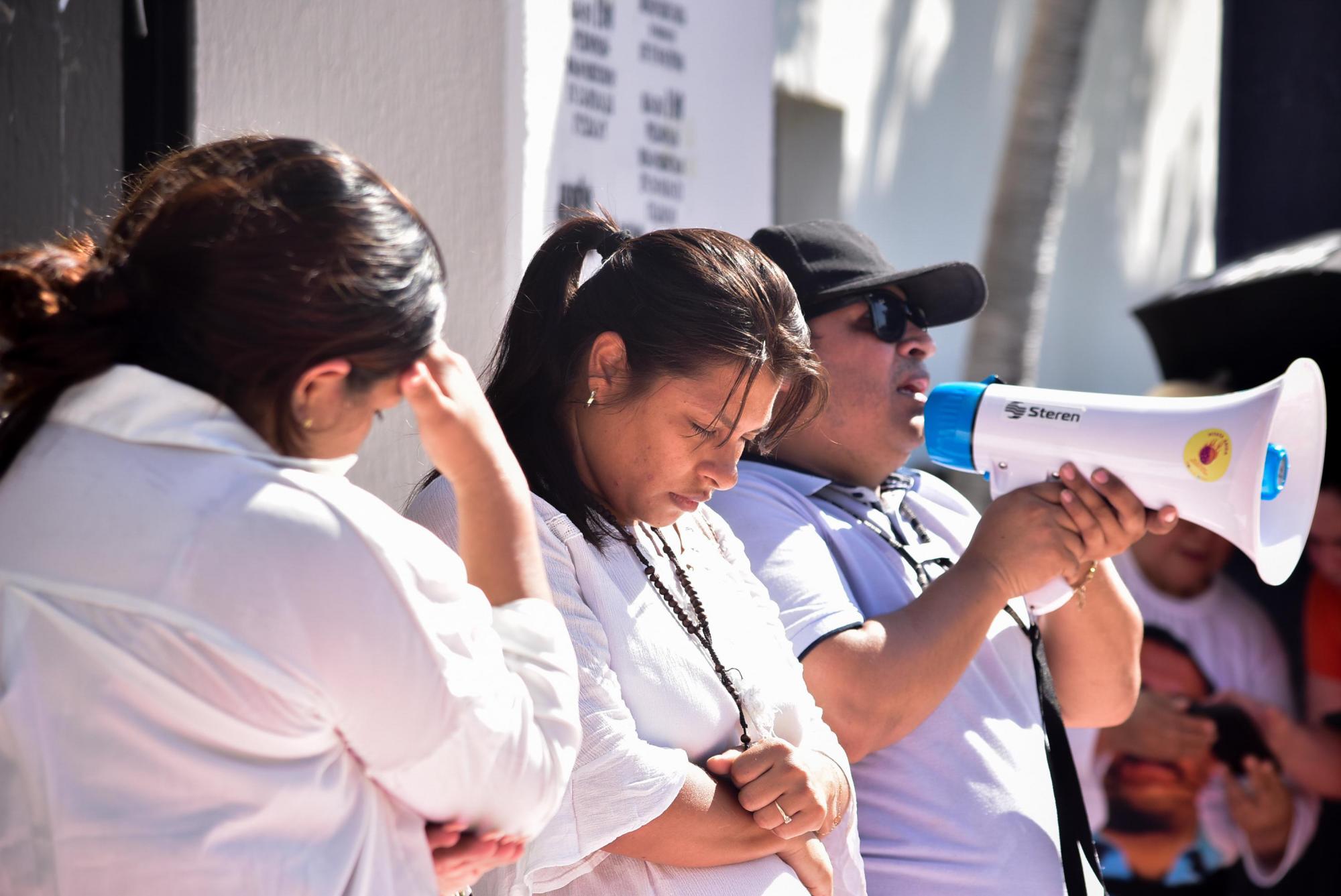 $!Marchan en Culiacán para exigir localización de trabajador de El Debate