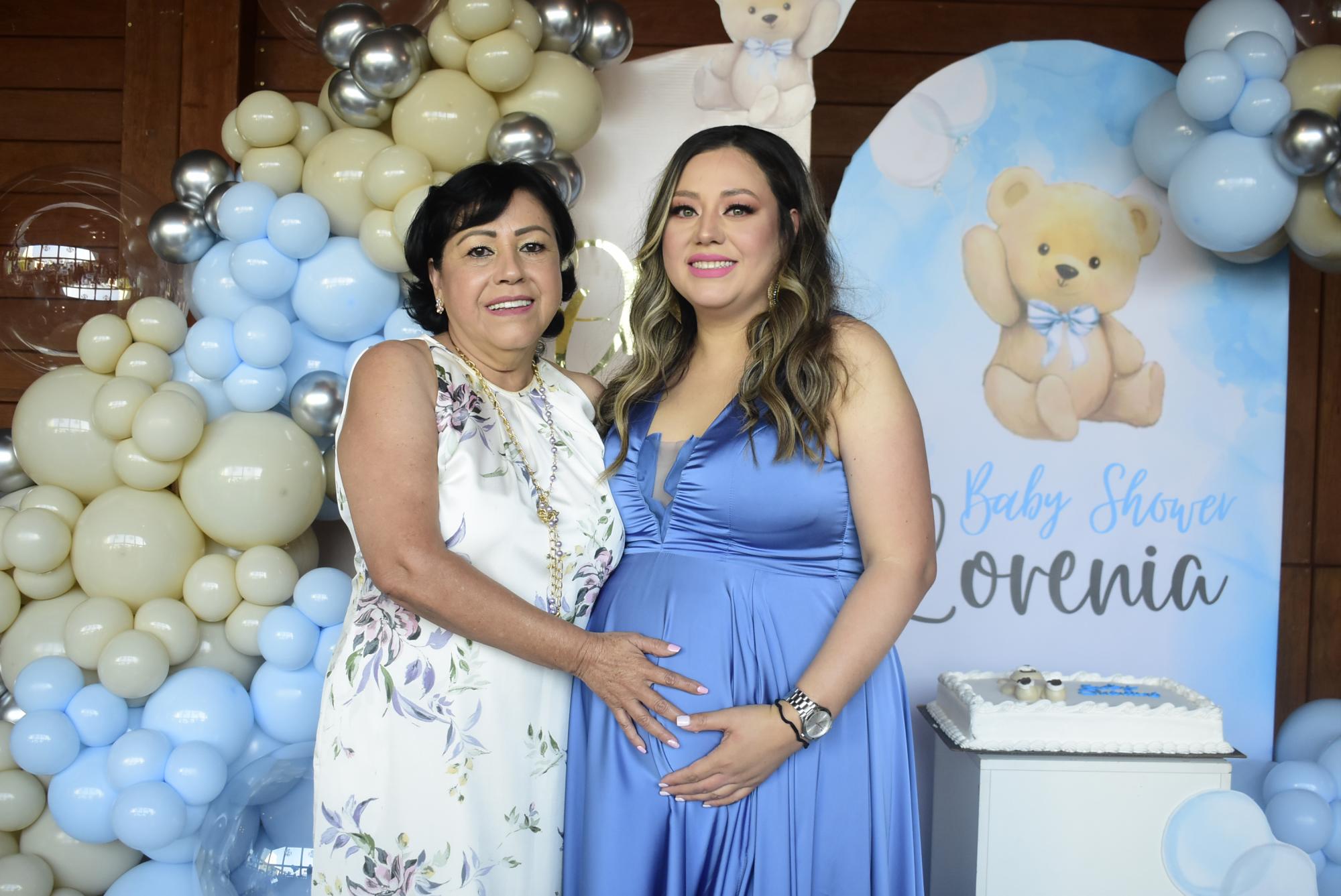 $!Dolores Gutiérrez, la abuela materna, junto a su hija y su futuro nieto.