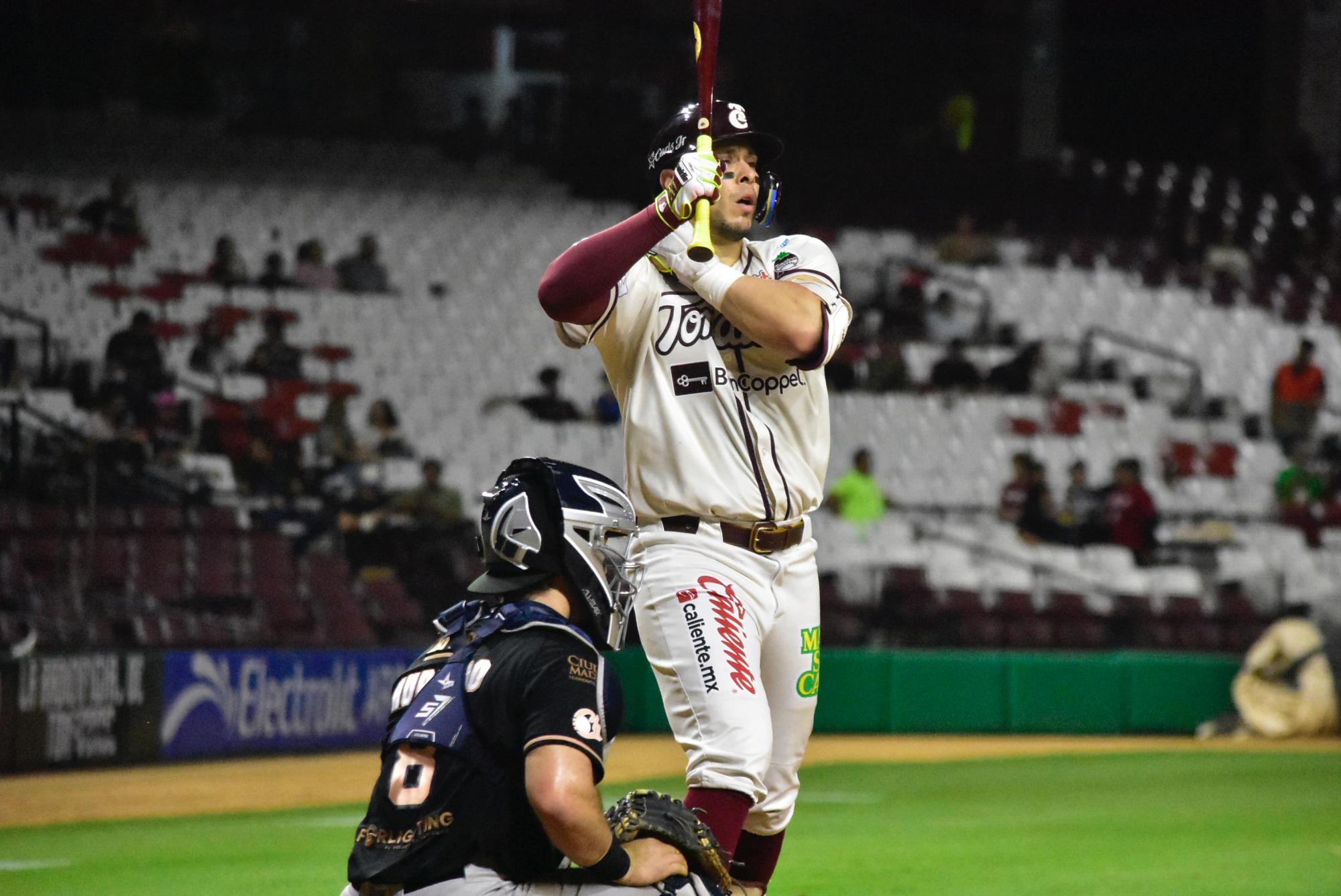 $!Tomateros de Culiacán asegura serie con gran salida de Manny Bañuelos