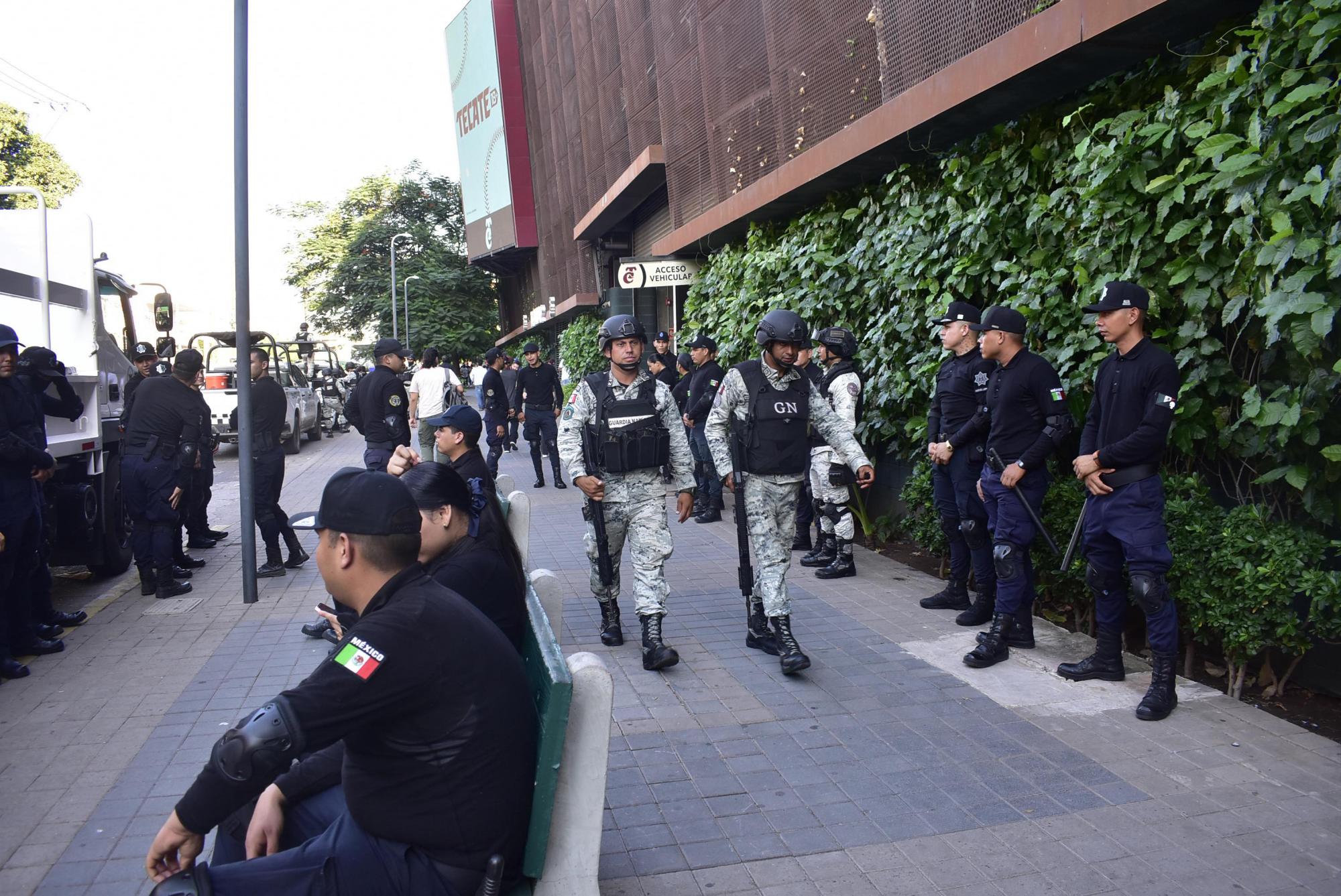 $!Abarrotan culiacanenses Estadio de los Tomateros pese a violencia en Culiacán