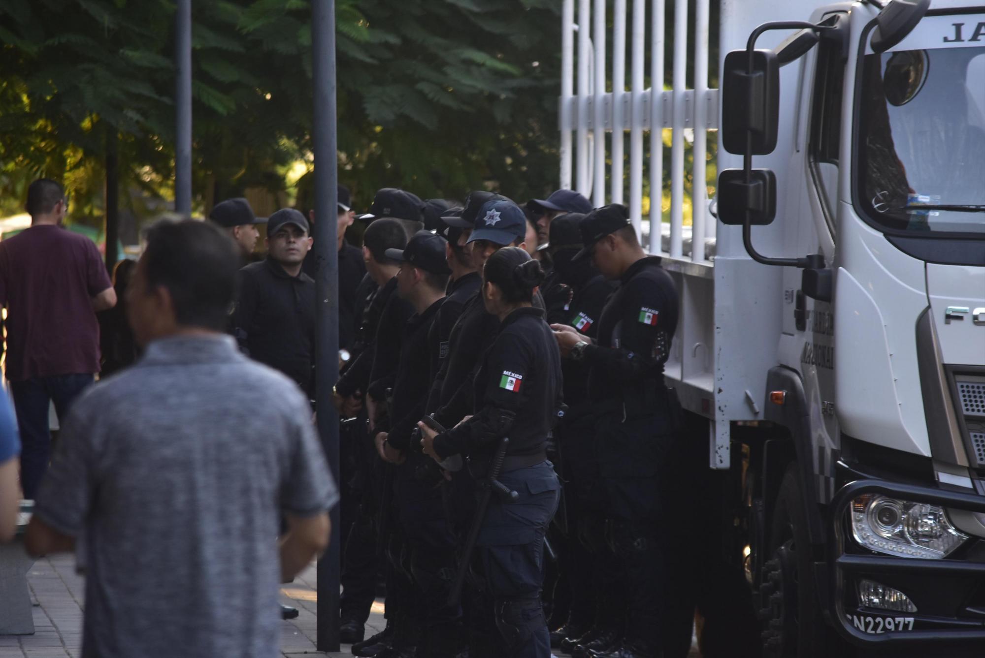 $!Abarrotan culiacanenses Estadio de los Tomateros pese a violencia en Culiacán