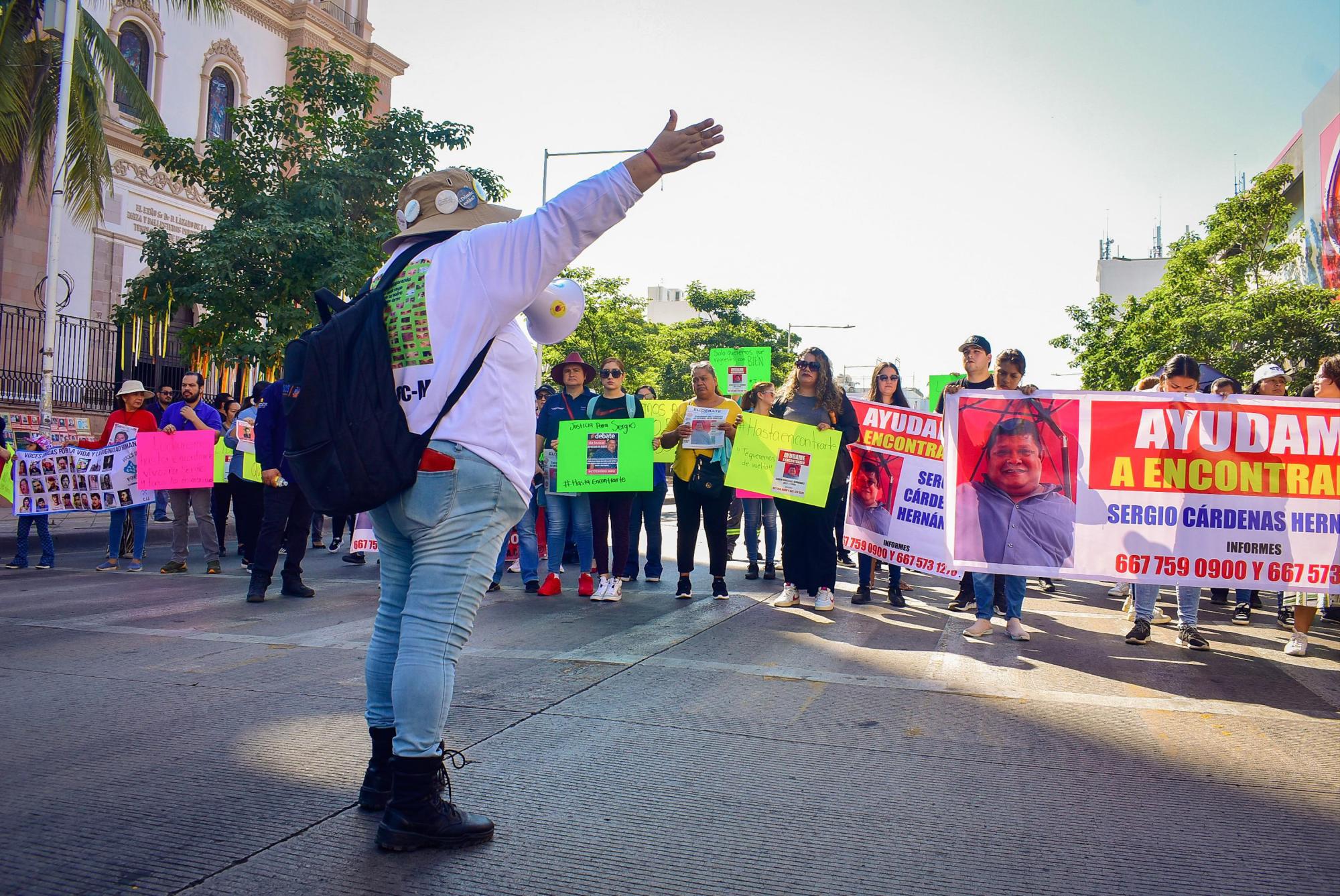 $!Marchan en Culiacán para exigir localización de trabajador de El Debate