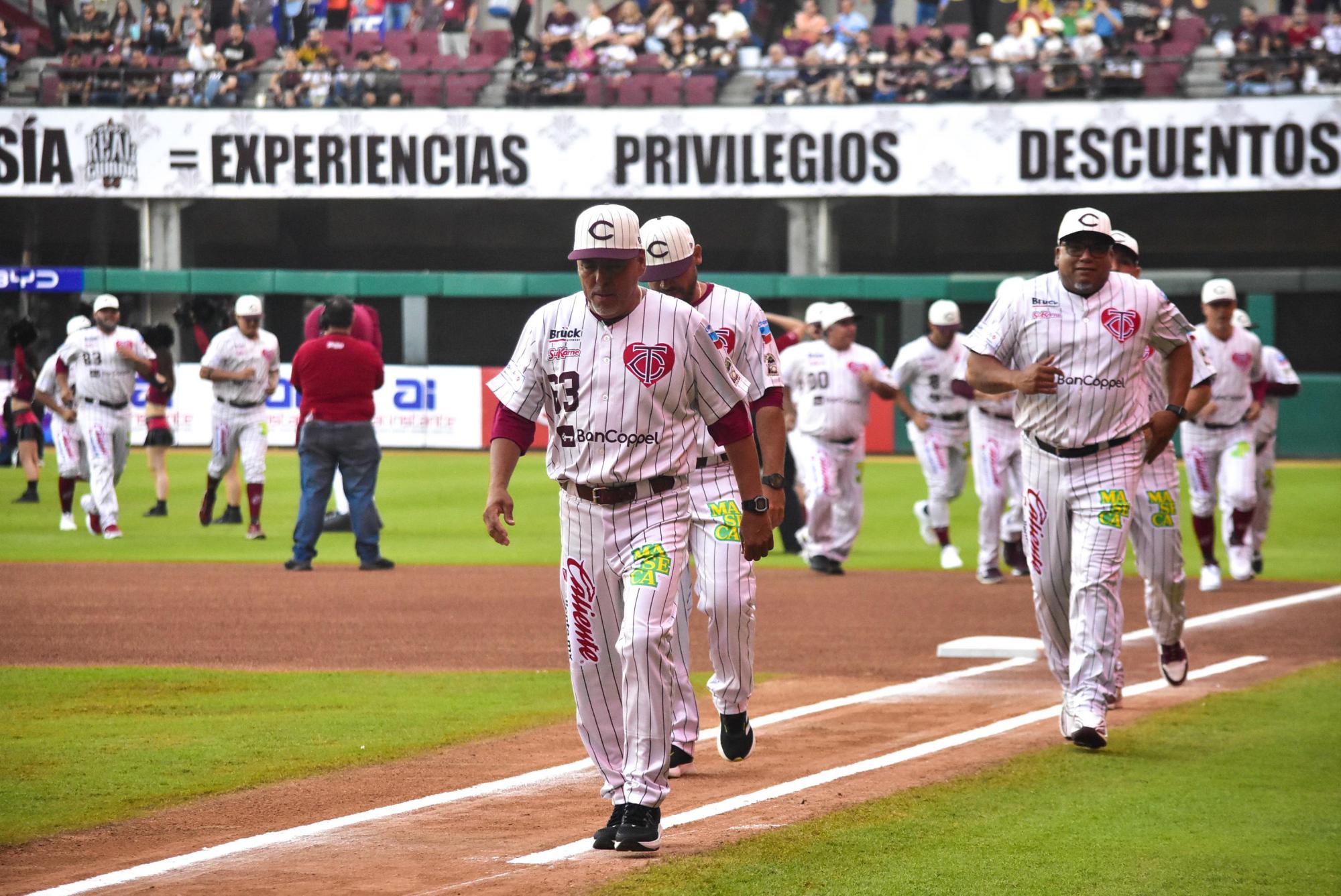 $!Abarrotan culiacanenses Estadio de los Tomateros pese a violencia en Culiacán