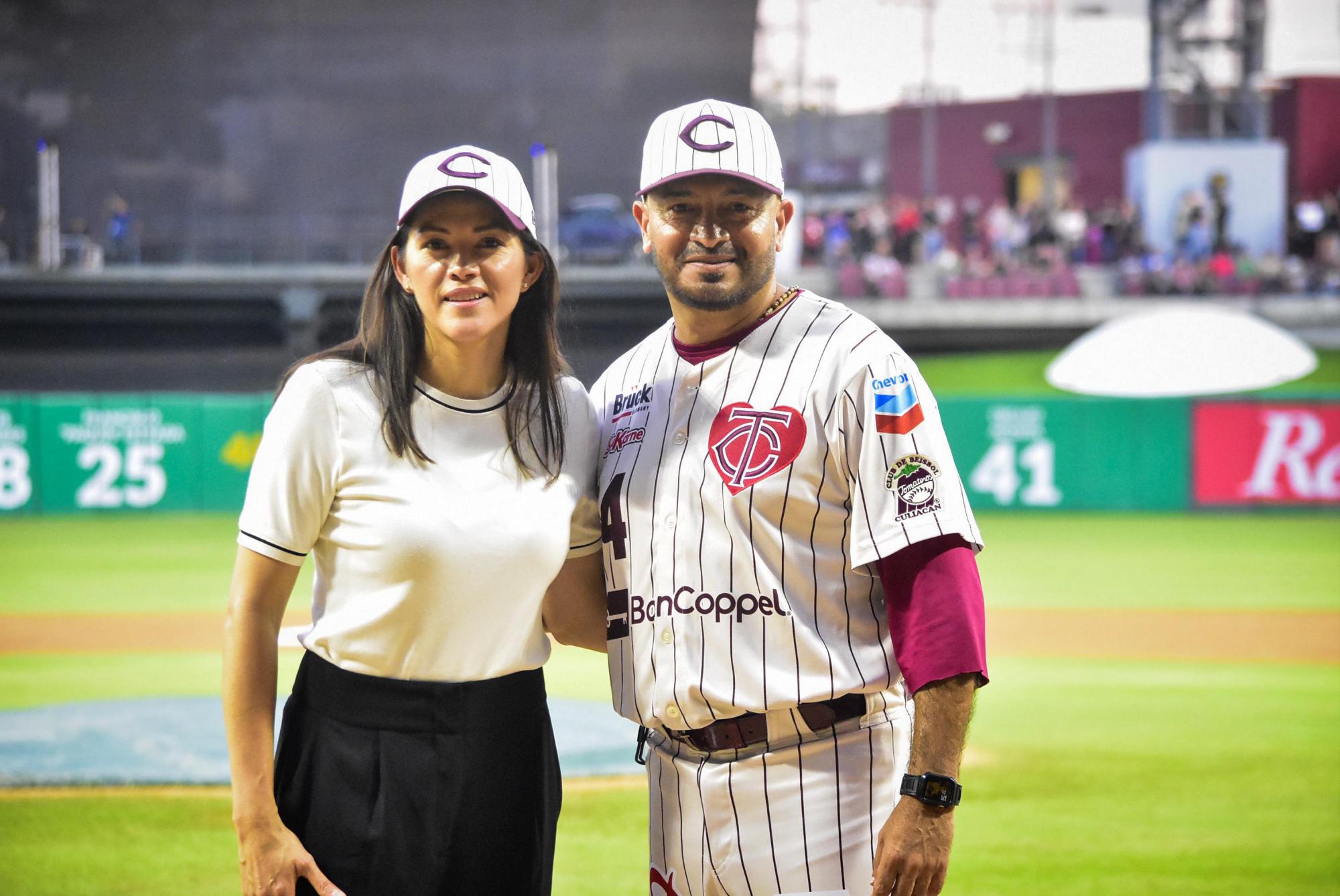 $!Abarrotan culiacanenses Estadio de los Tomateros pese a violencia en Culiacán