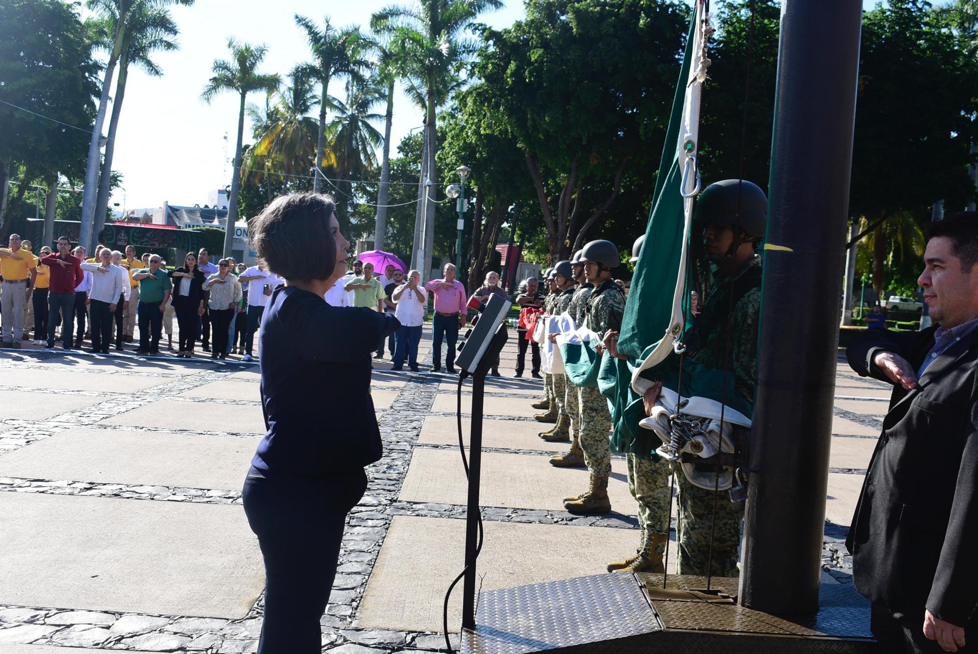 $!Gobierno de Sinaloa alza bandera de México por el Día de la Independencia