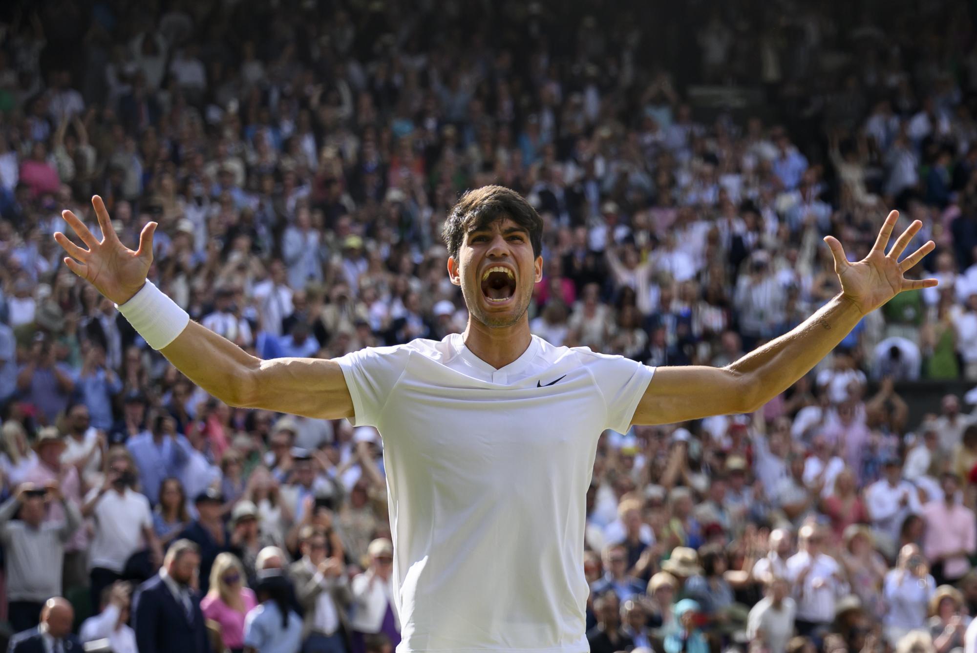 $!Alcaraz fulmina a Djokovic y se corona con su segundo título en Wimbledon