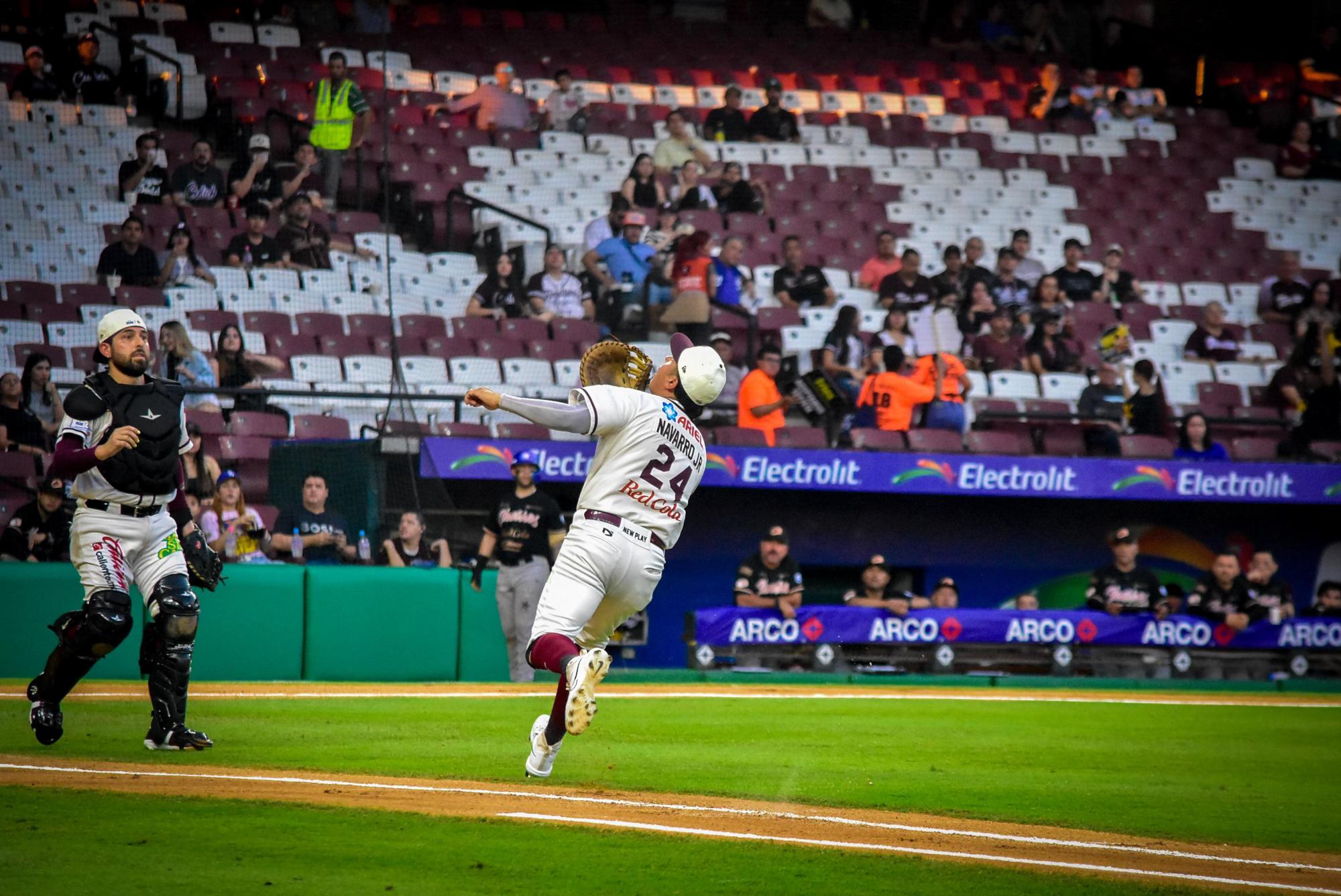 $!Tomateros de Culiacán asegura serie con gran salida de Manny Bañuelos