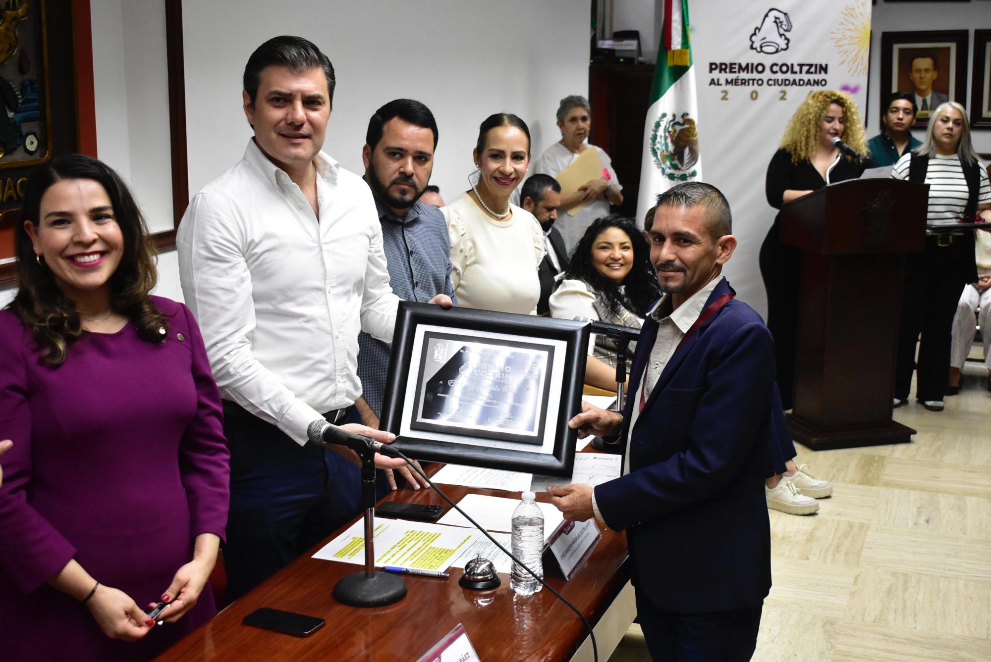 $!Entregan Premio Coltzin a cinco culiacanenses destacados