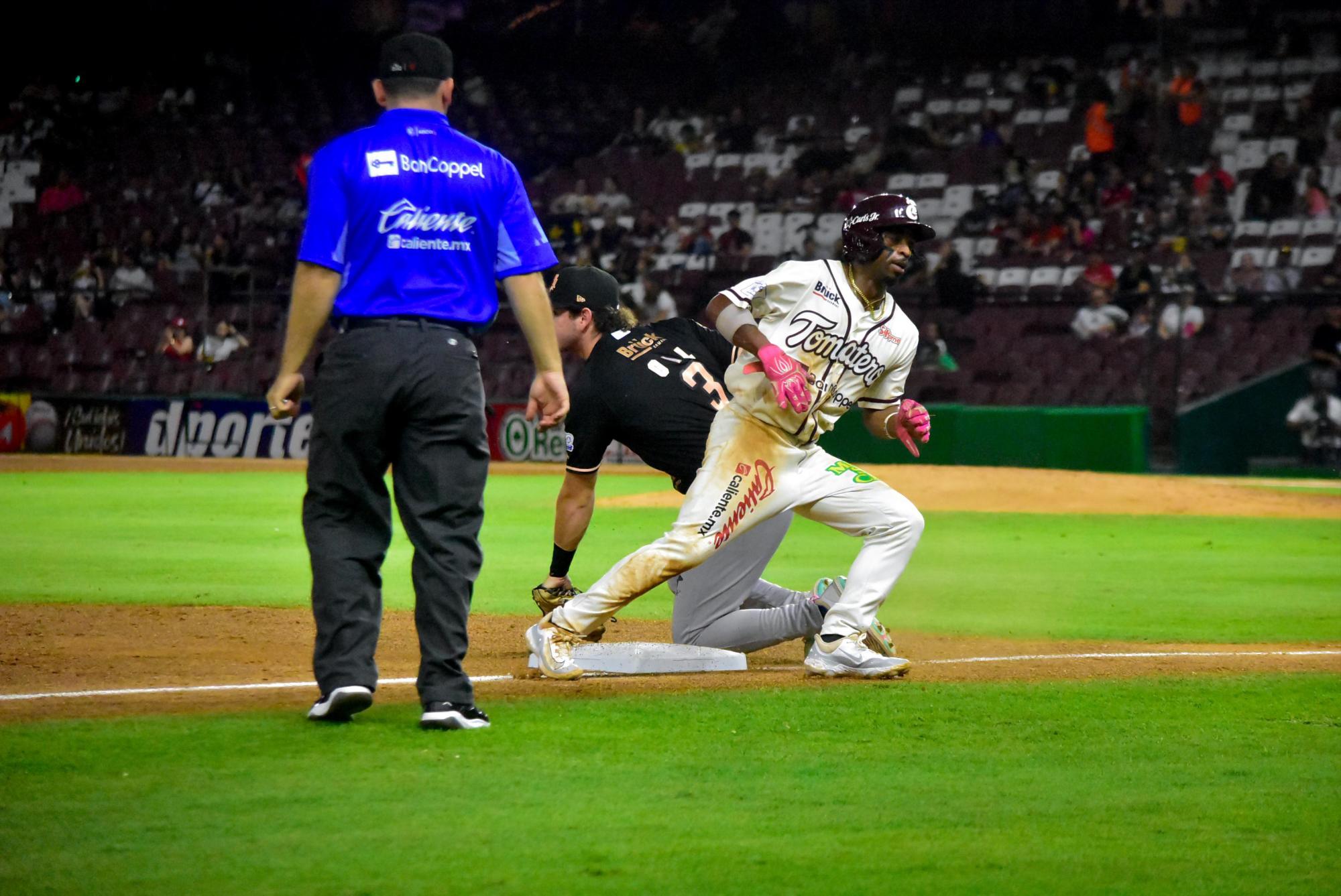 $!Tomateros de Culiacán asegura serie con gran salida de Manny Bañuelos