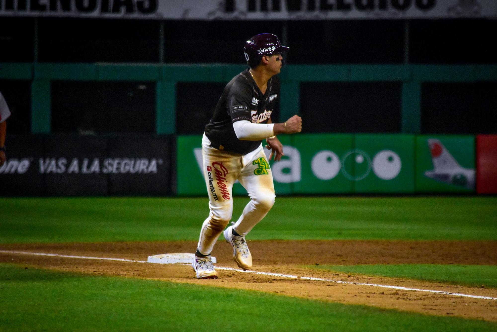 $!Gran salida de Víctor Castañeda guía a Tomateros de Culiacán