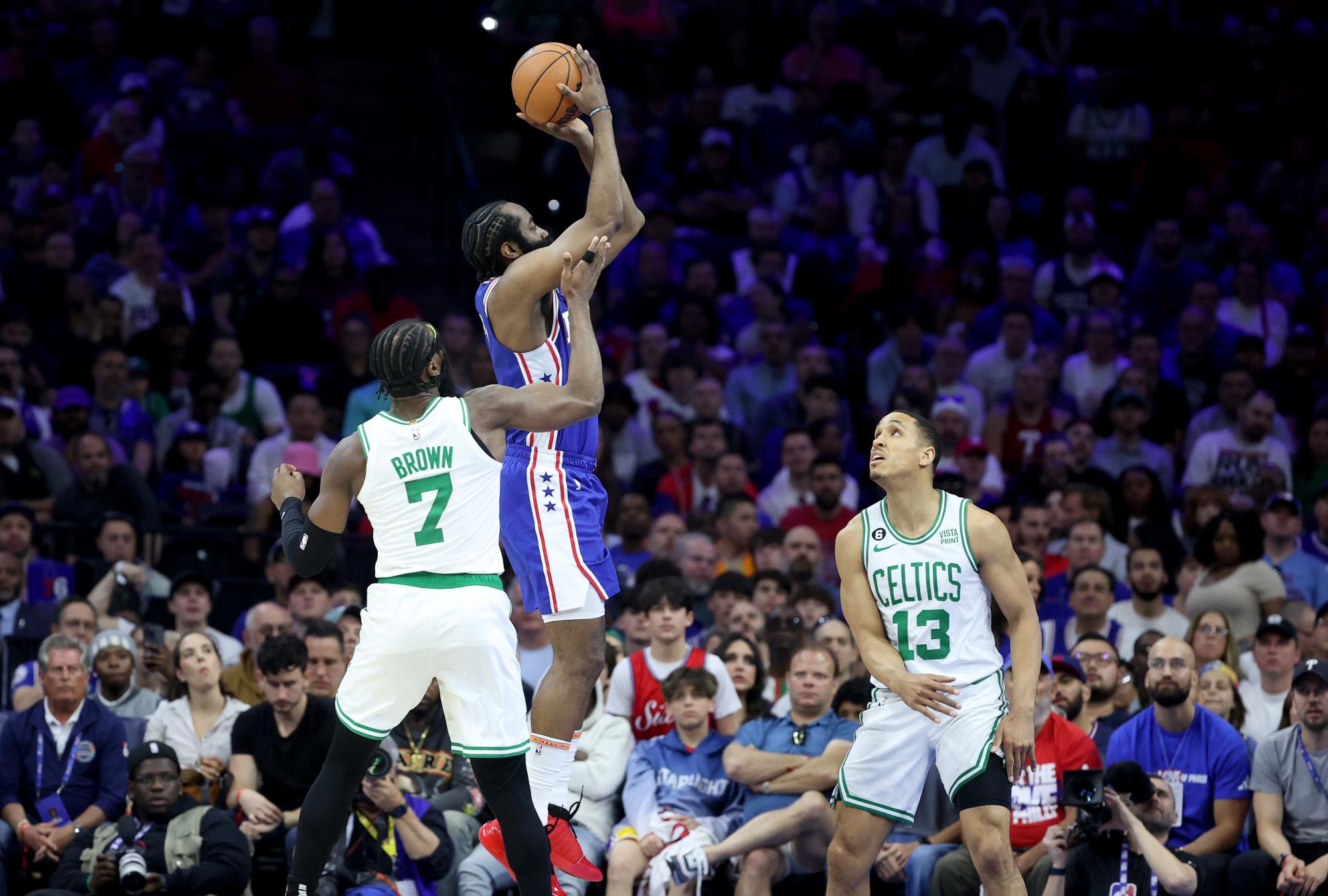 $!Con un Harden monumental, 76ers iguala el cruce ante Boston