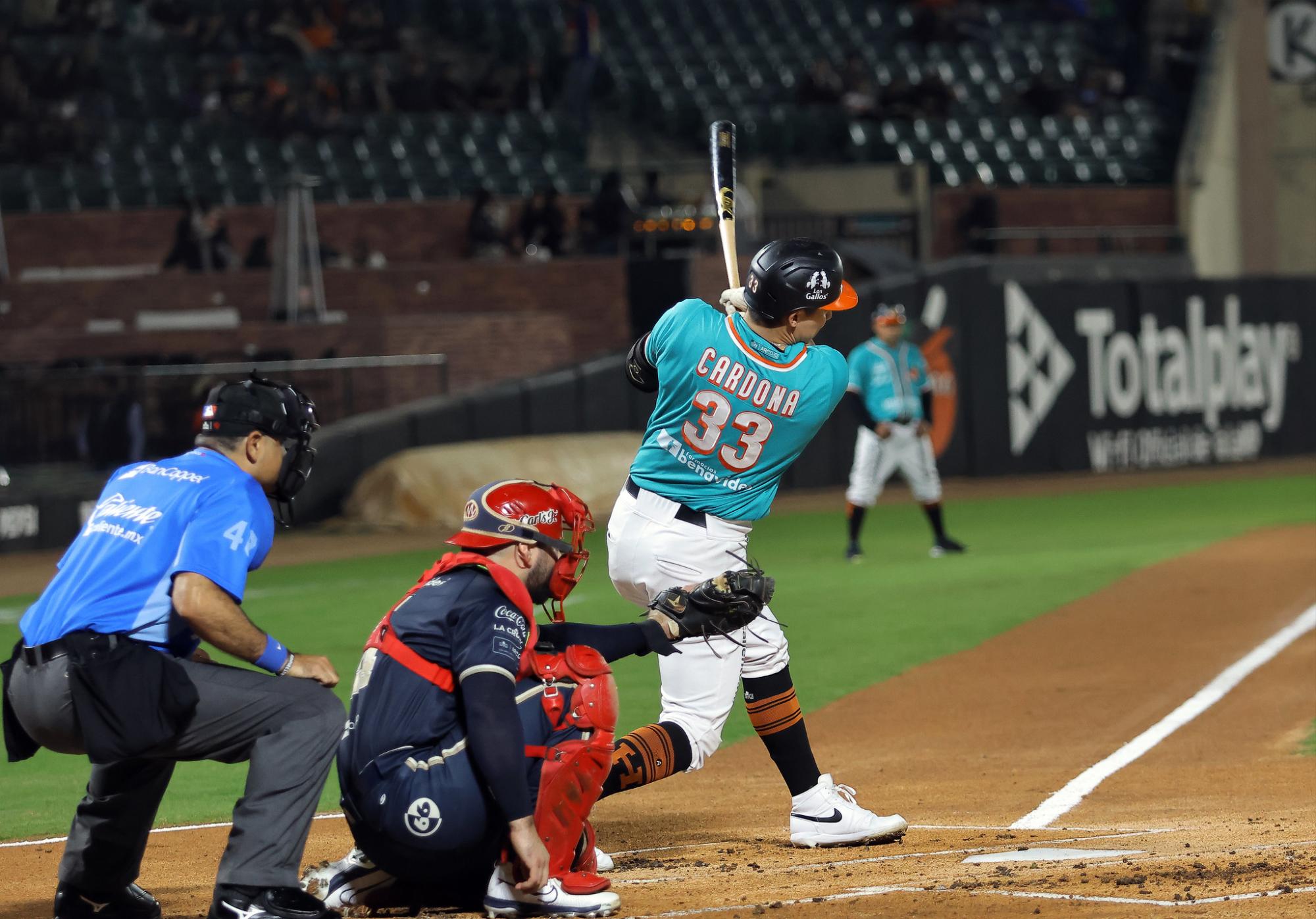 $!Con joya de Samayoa y el bateo de Atondo Naranjeros asegura la serie ante Águilas