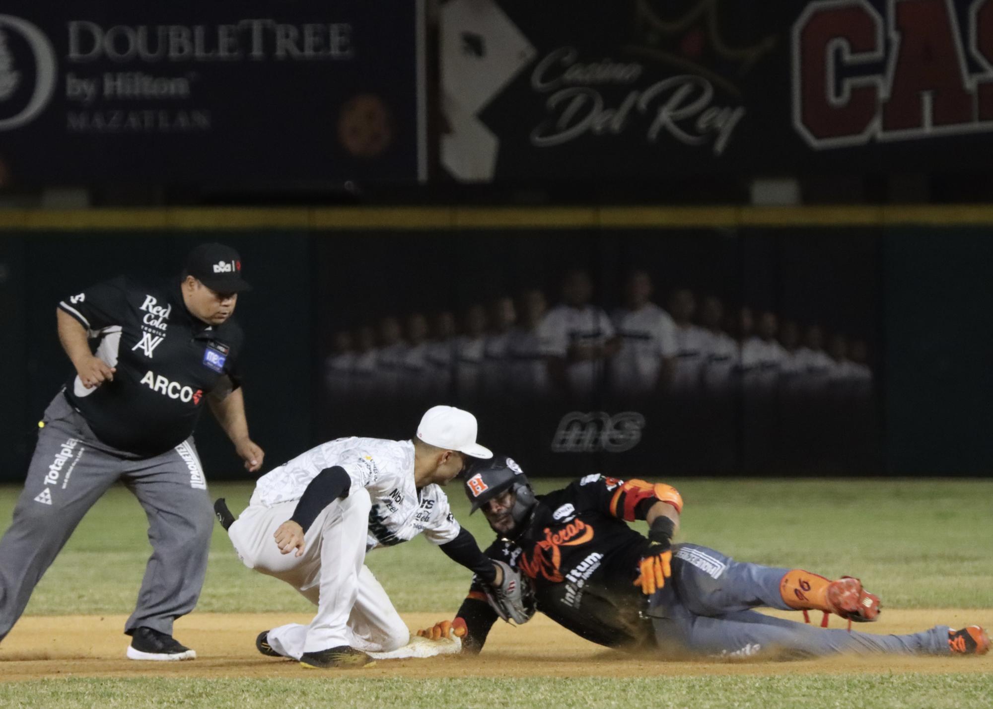 $!Venados reacciona y se acerca 2-1 en la serie ante Naranjeros