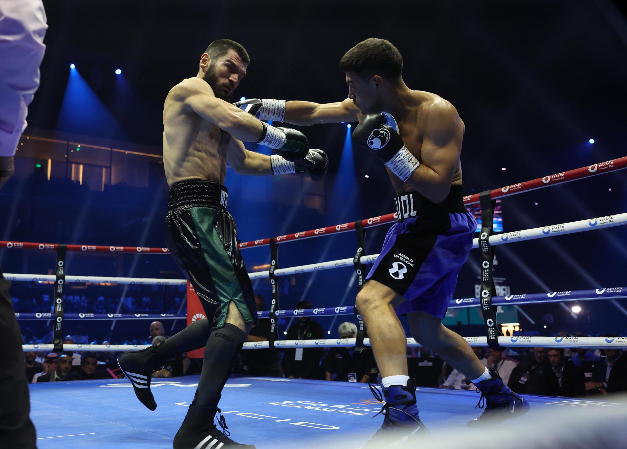 $!Beterbiev vence a Bivol y se corona Campeón Indisputado en 175 libras