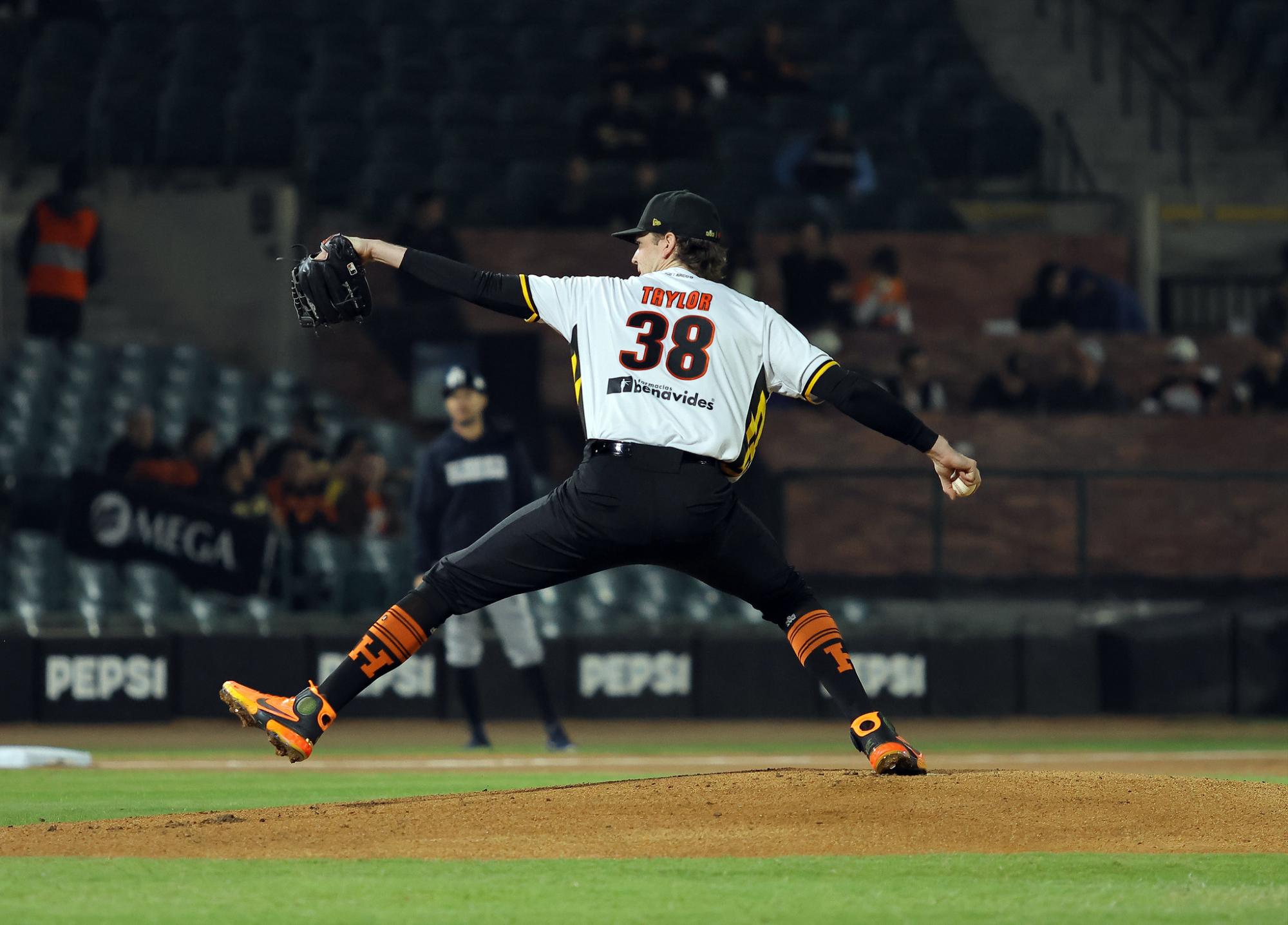 $!Naranjeros cae ante Sultanes en el tercero de la serie