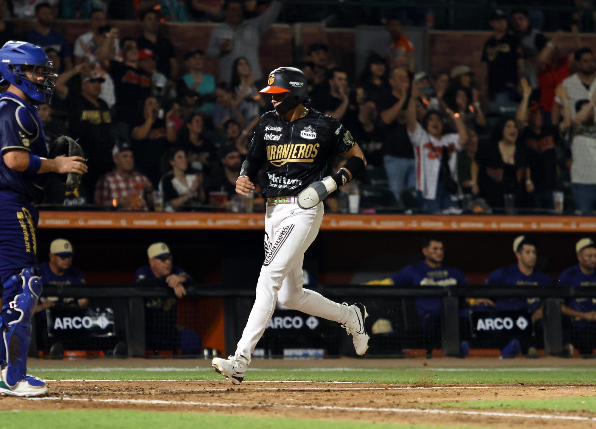 $!Los campeones Naranjeros inician con el pie derecho la nueva temporada