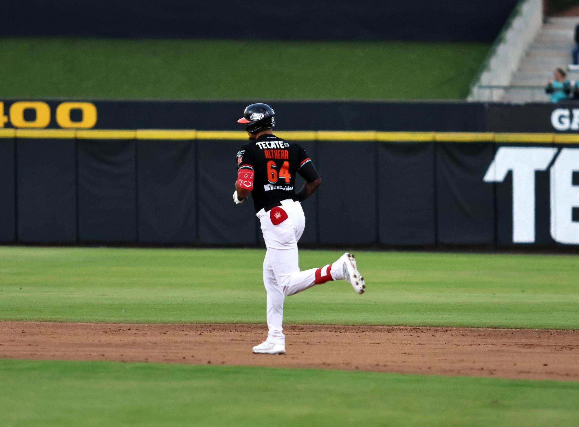 $!Comandado por el poder de Altherr, Naranjeros se queda con la serie