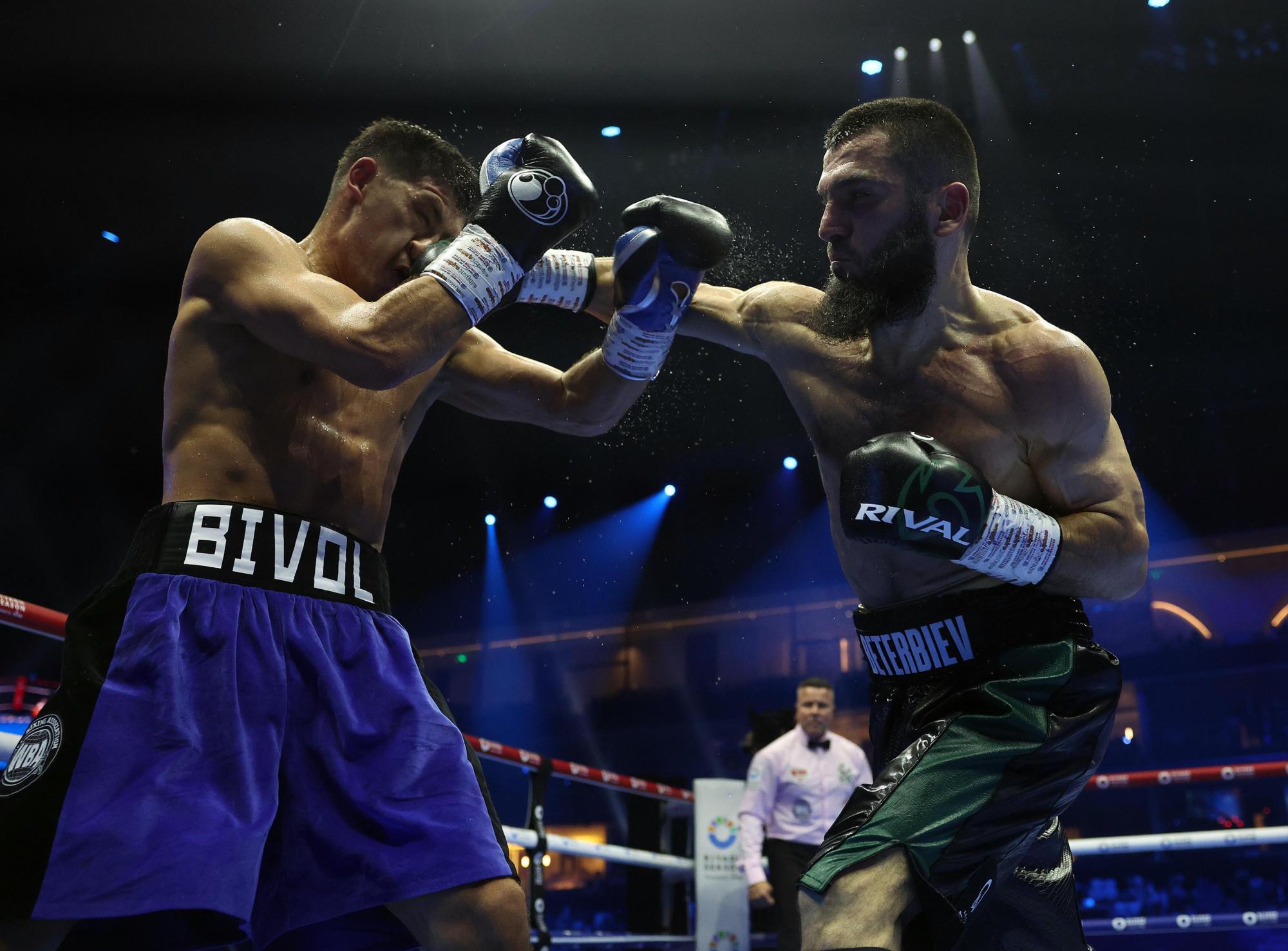 $!Beterbiev vence a Bivol y se corona Campeón Indisputado en 175 libras