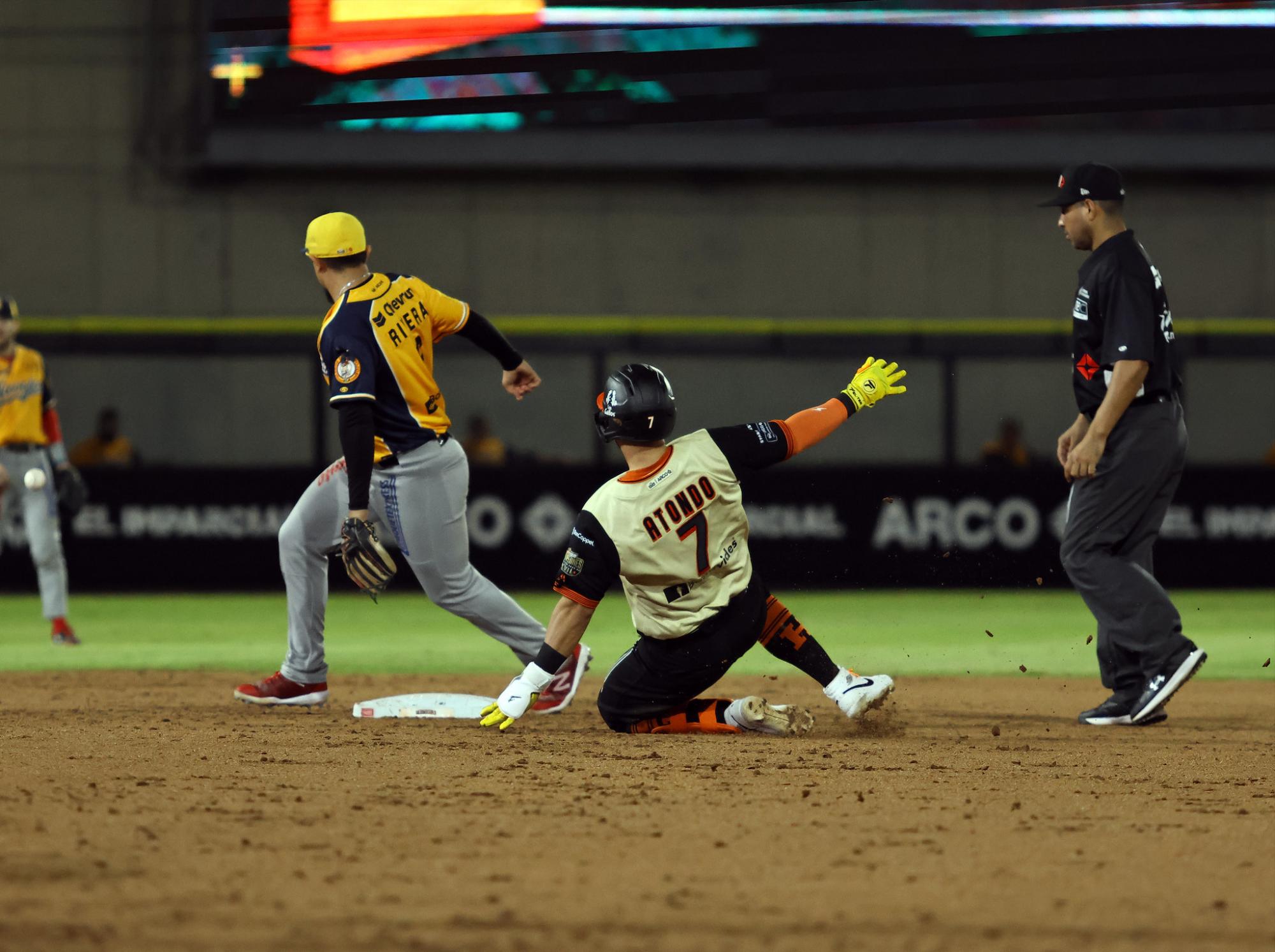 $!A base de poder los Naranjeros se quedan con la serie ante Mayos