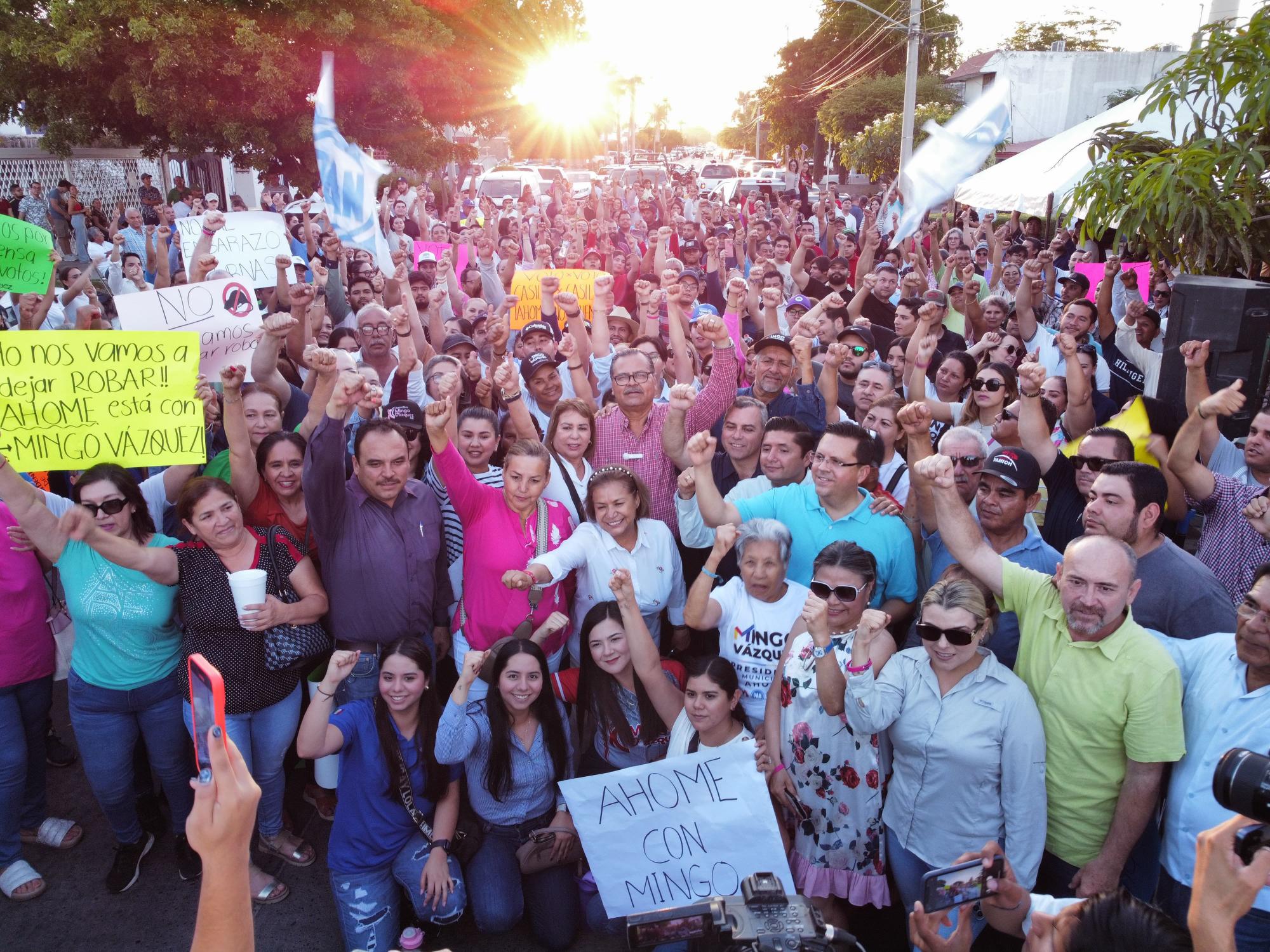 $!‘No permitiremos un nuevo fraude’: simpatizantes de Mingo Vázquez se manifiestan