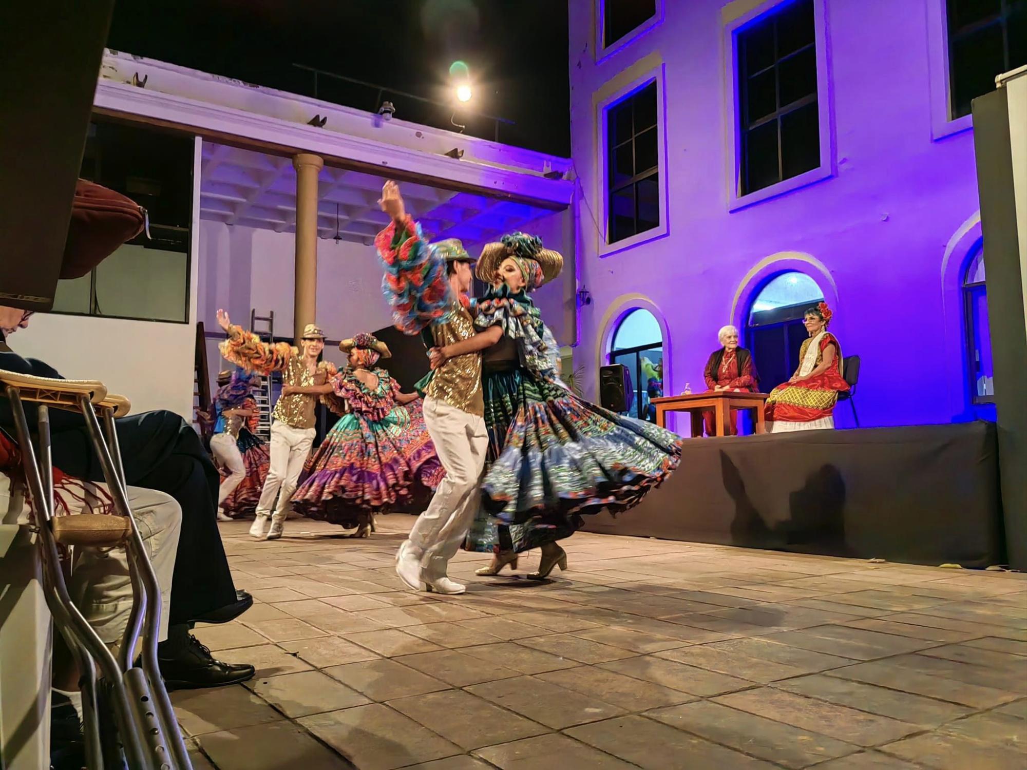 $!Las raíces mexicanas estuvieron presentes en el homenaje con los bailes presentados.