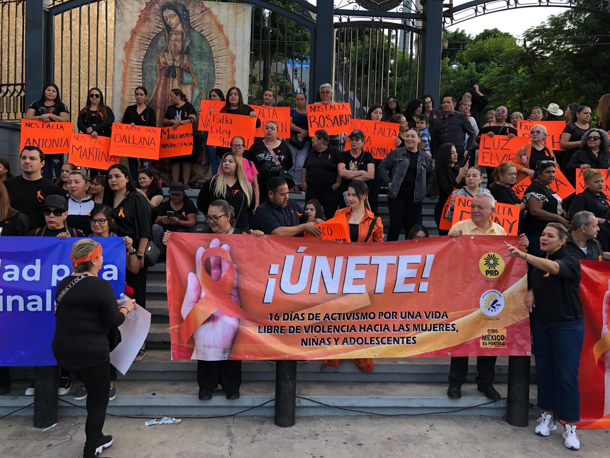 $!Mujeres de PAN, PRI y PRD marchan contra violencia de género en Culiacán