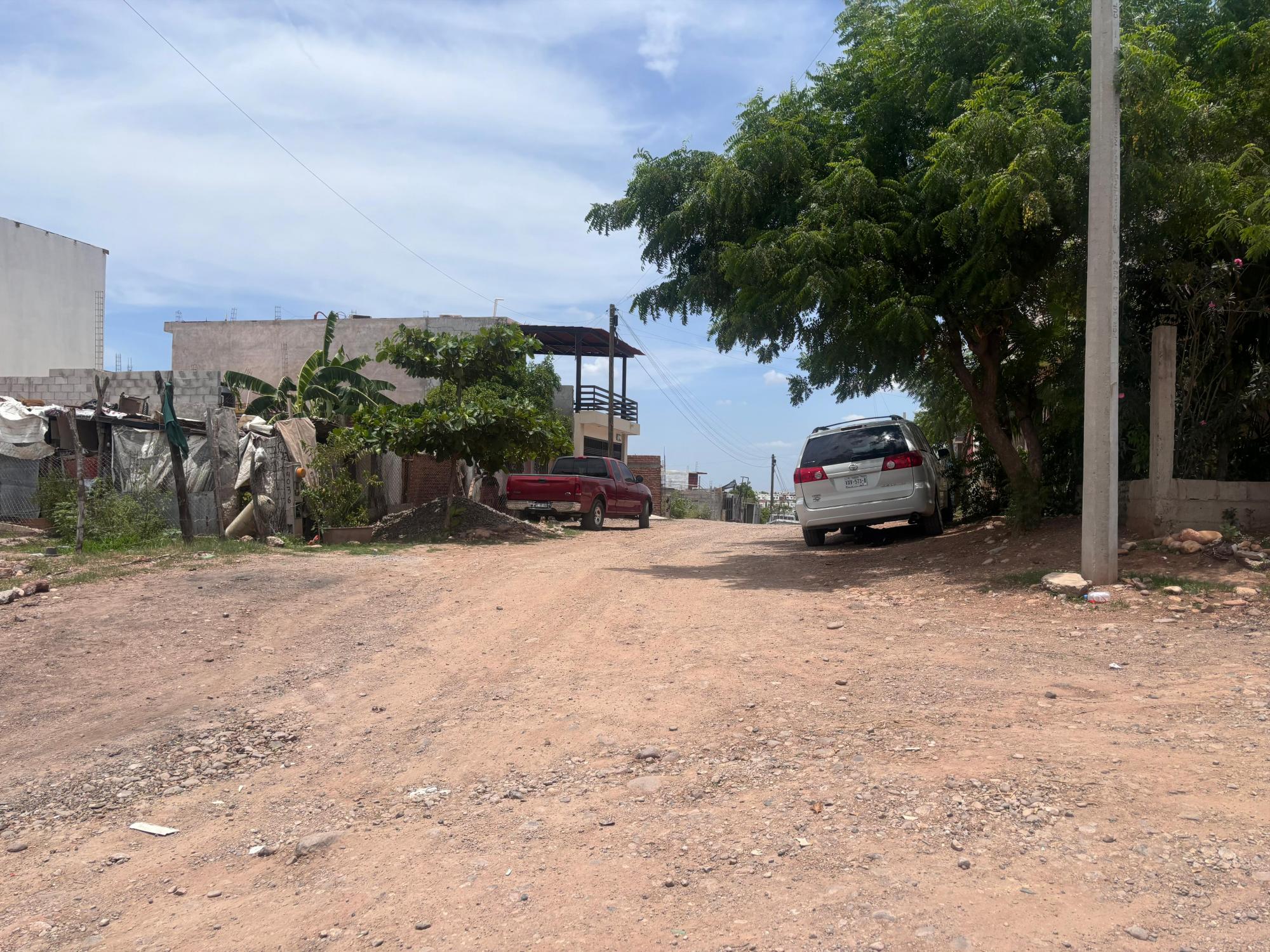 $!En la colonia Progreso de Culiacán viven en la oscuridad desde hace más de 8 años