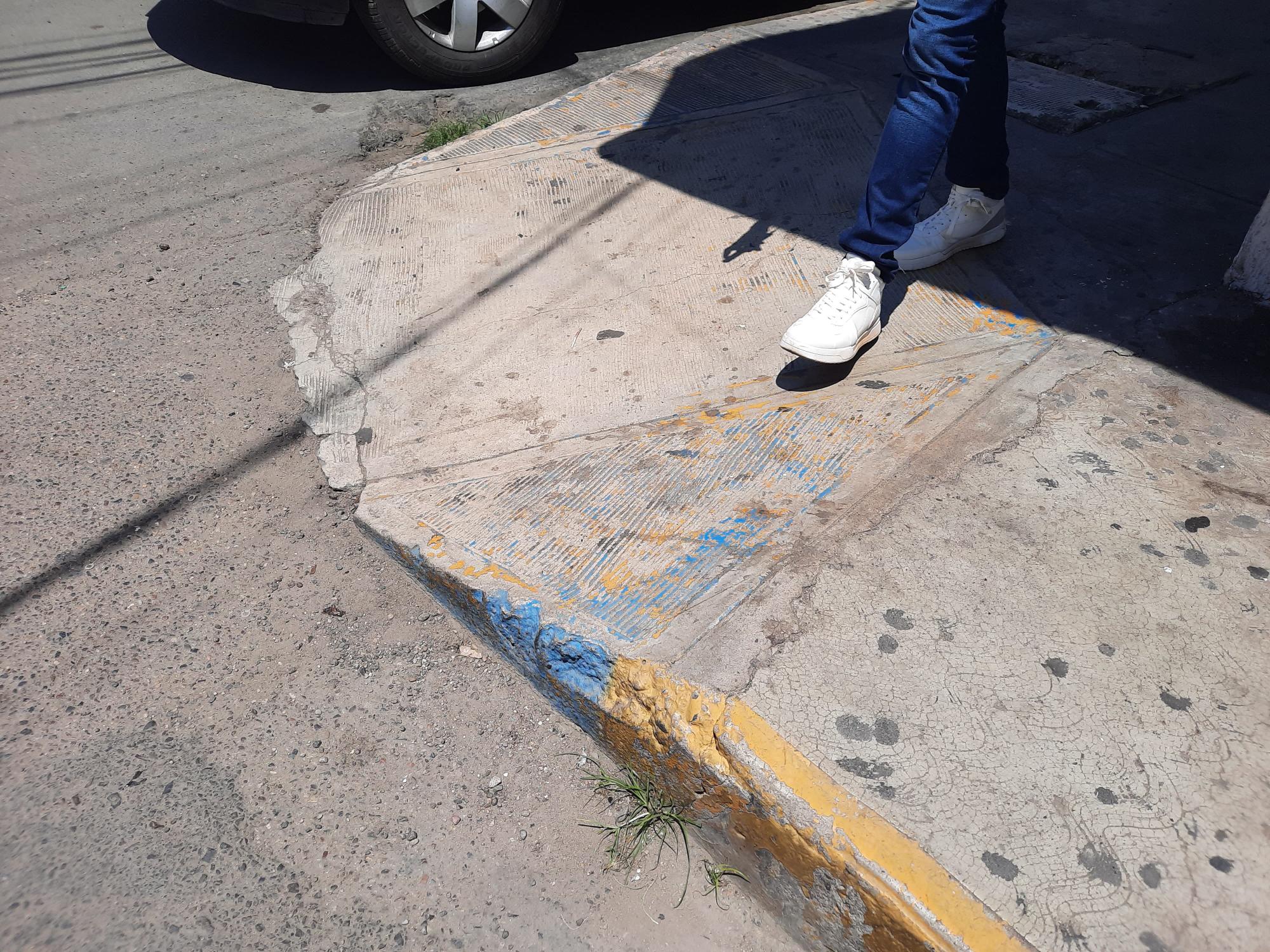 $!Muestra el Centro de Mazatlán cara de descuido y desorden