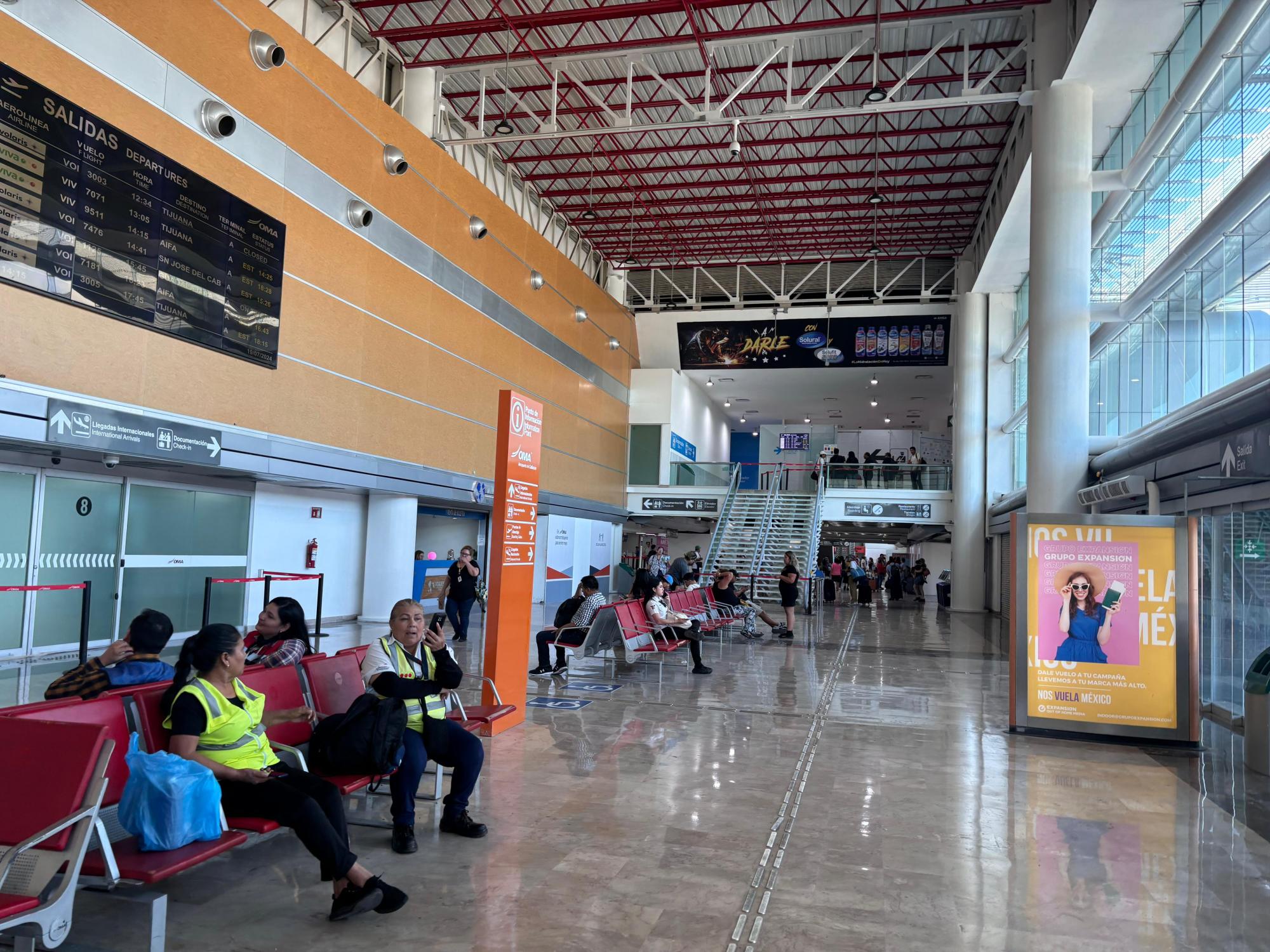 $!Tras horas del fallo informático, algunos viajeros permanecieron varados en el Aeropuerto de Culiacán