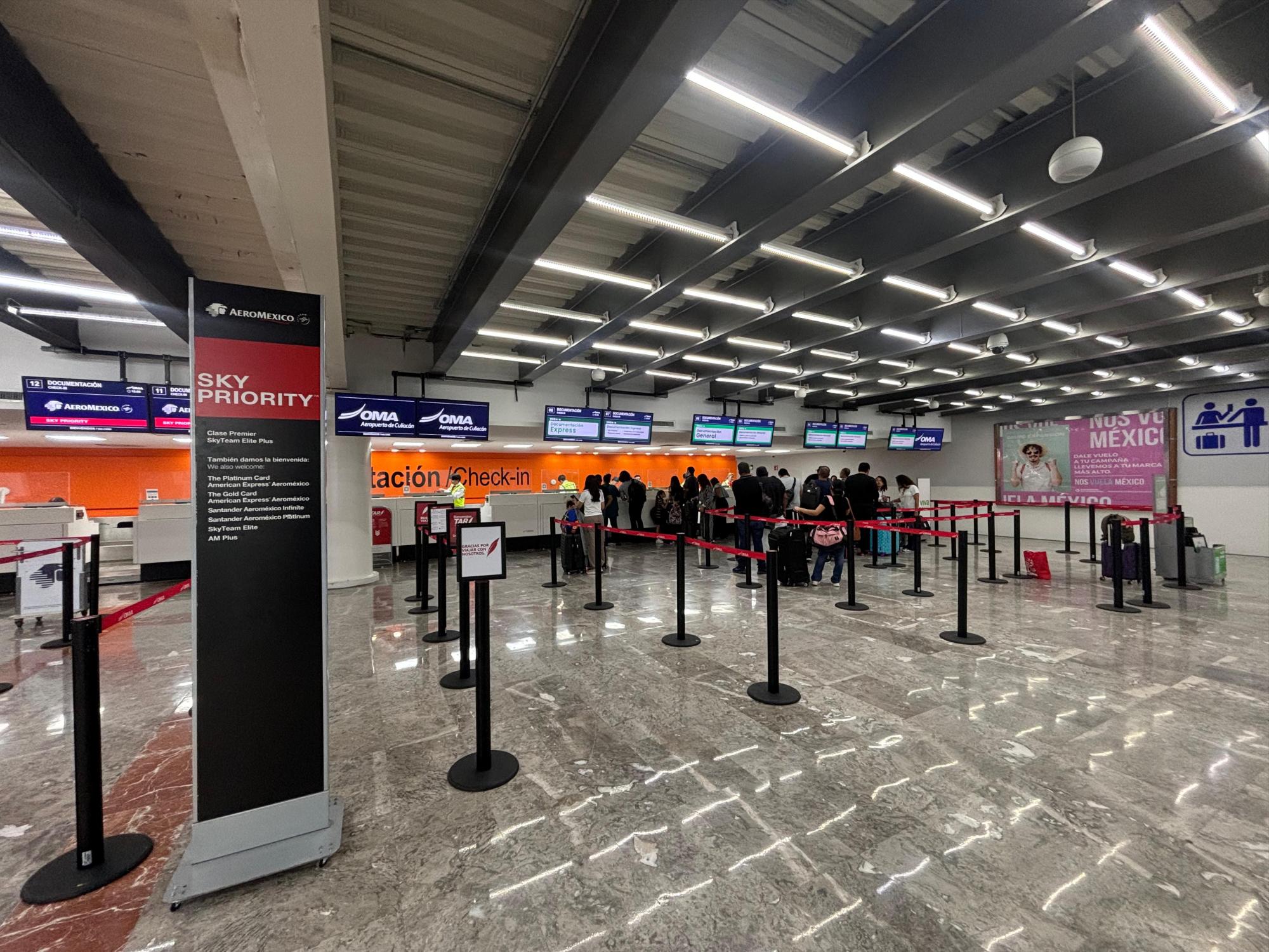 $!Tras horas del fallo informático, algunos viajeros permanecieron varados en el Aeropuerto de Culiacán