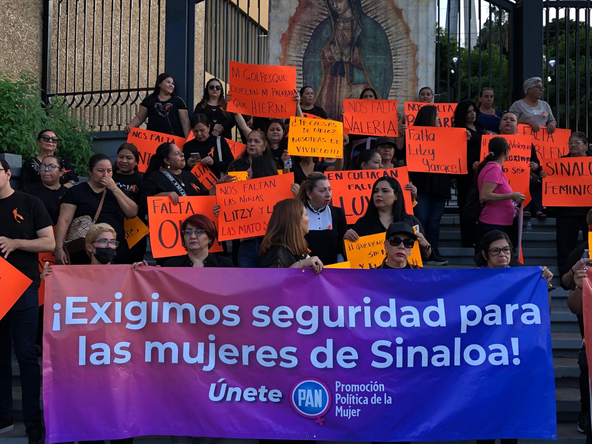 $!Mujeres de PAN, PRI y PRD marchan contra violencia de género en Culiacán