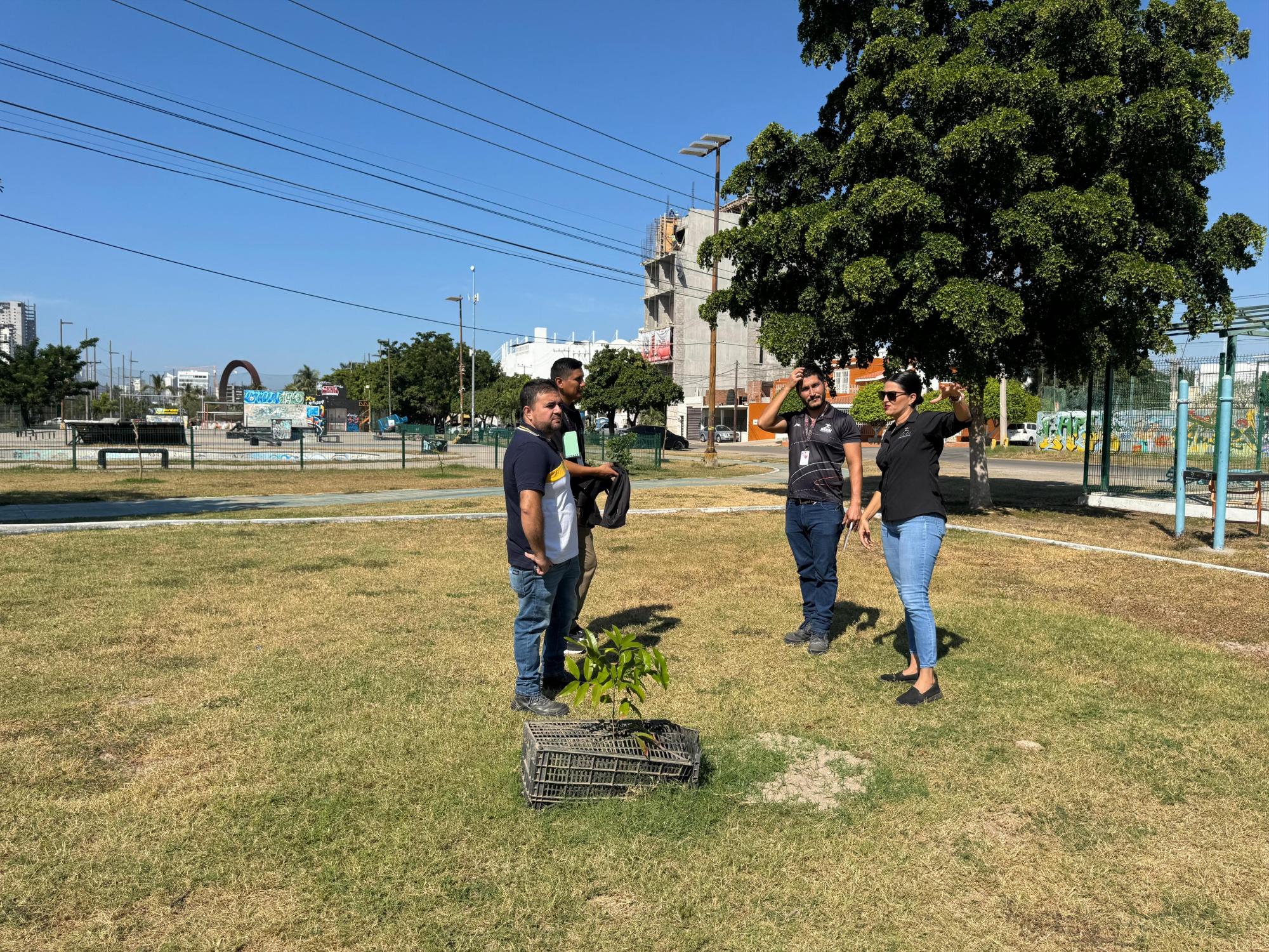 $!Realiza Imdem recorrido por espacios deportivos en proceso de rehabilitación