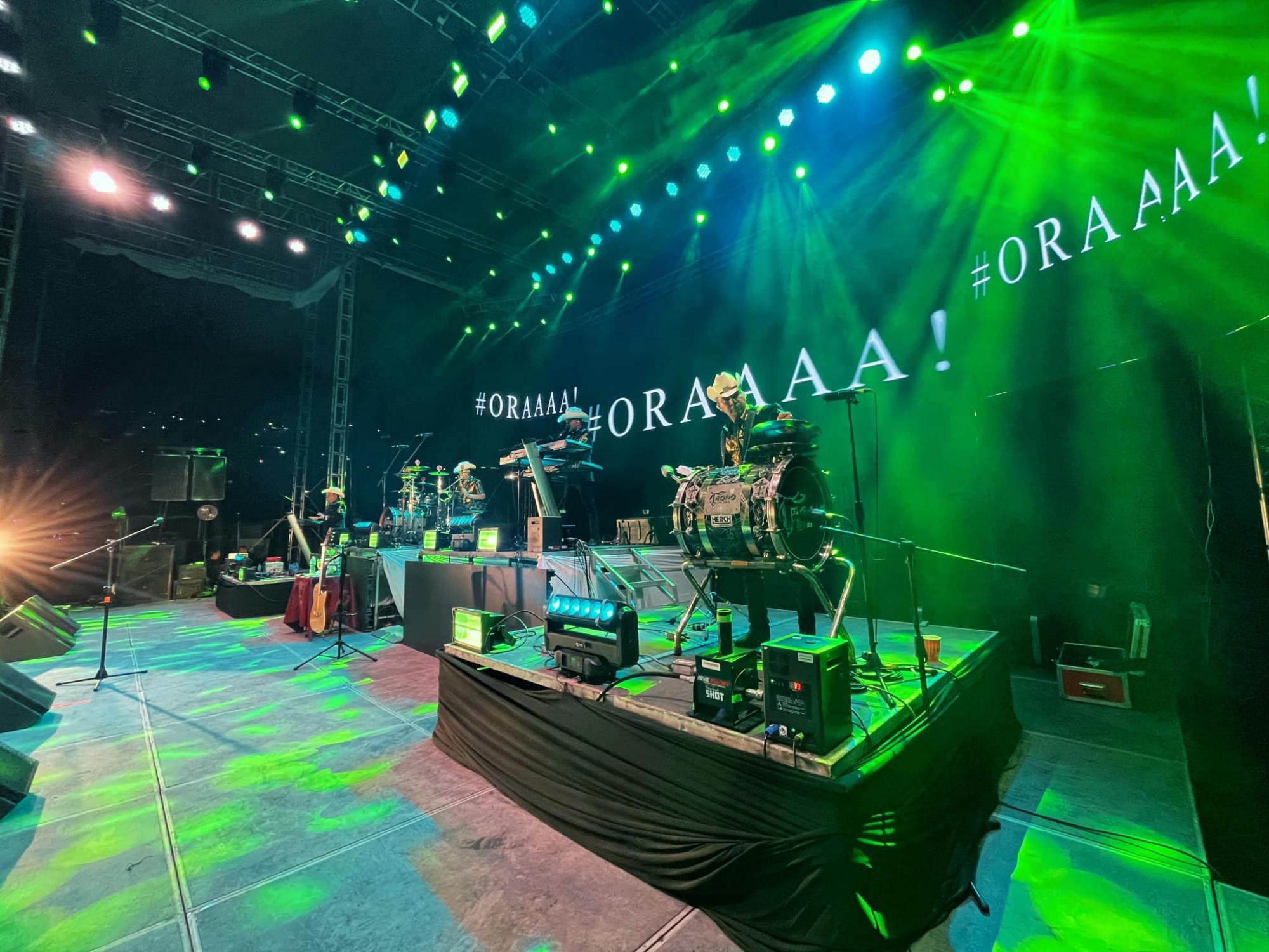 $!La fiesta continuó con un concierto en el Estadio De Béisbol Colorines, en el Estado de México.