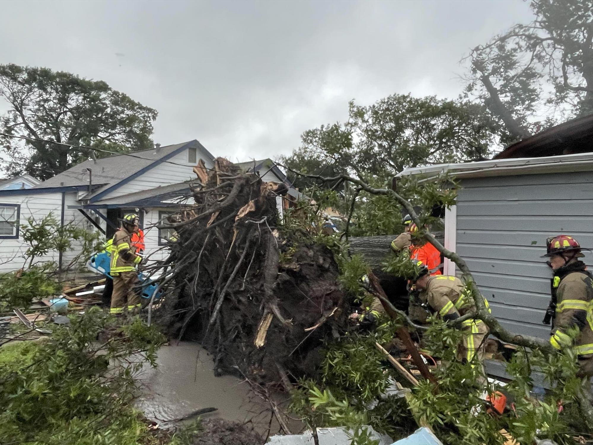 $!Provoca ‘Beryl’ inundaciones y deja a millones sin electricidad en Texas