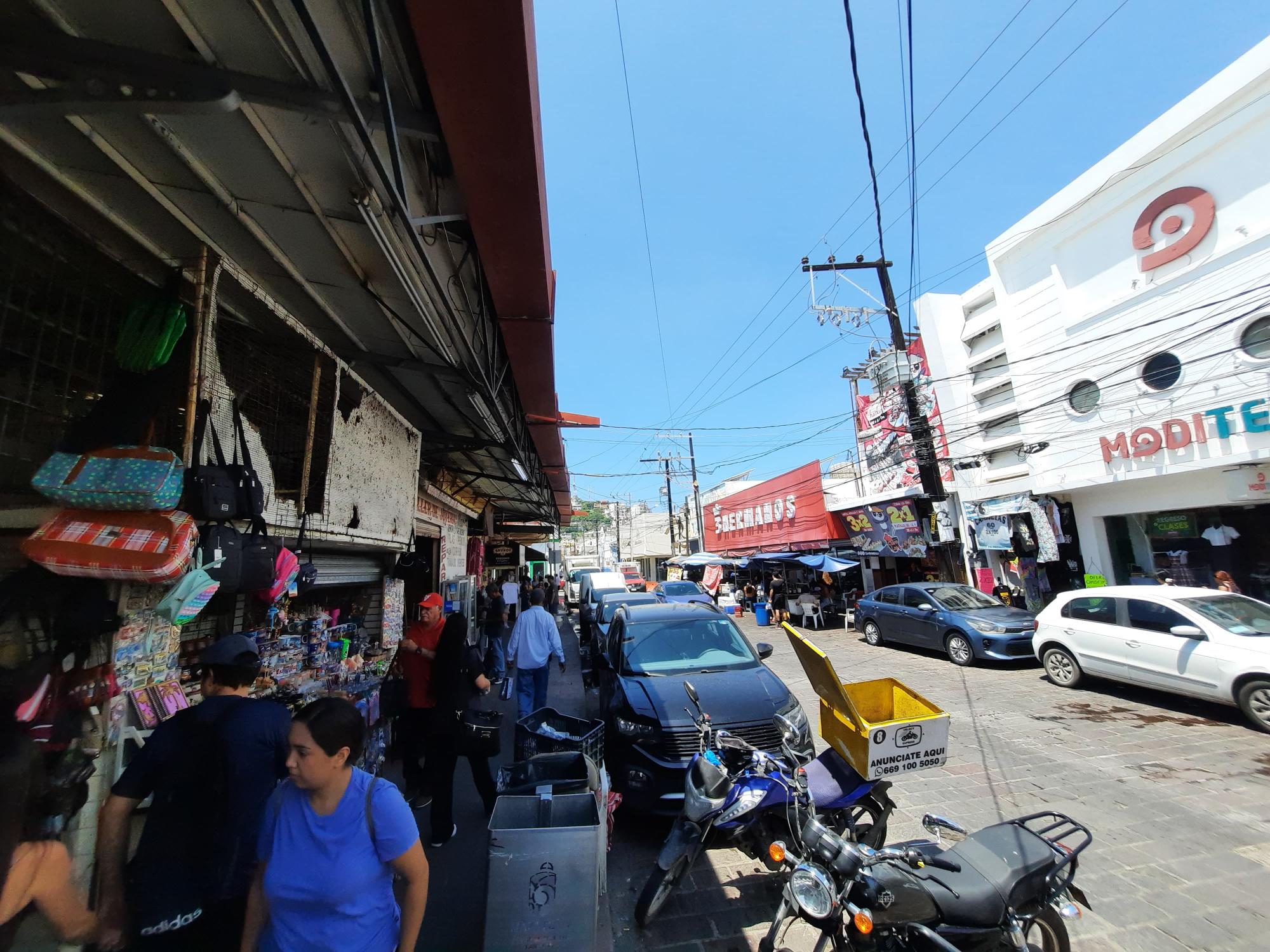 $!Muestra el Centro de Mazatlán cara de descuido y desorden