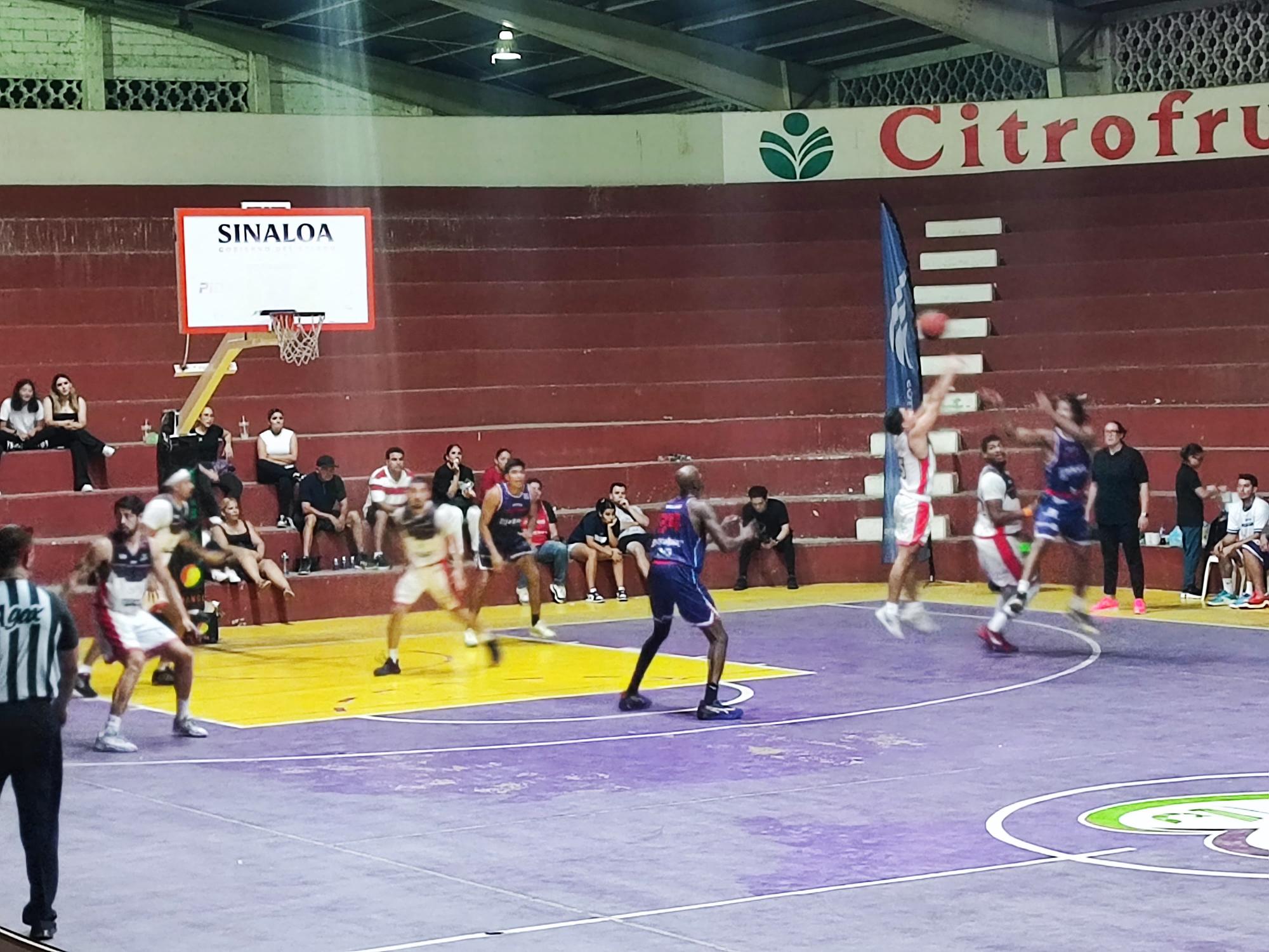 $!Marinos Basketball deja ir victoria ante Coras Xalisco, en Escuinapa