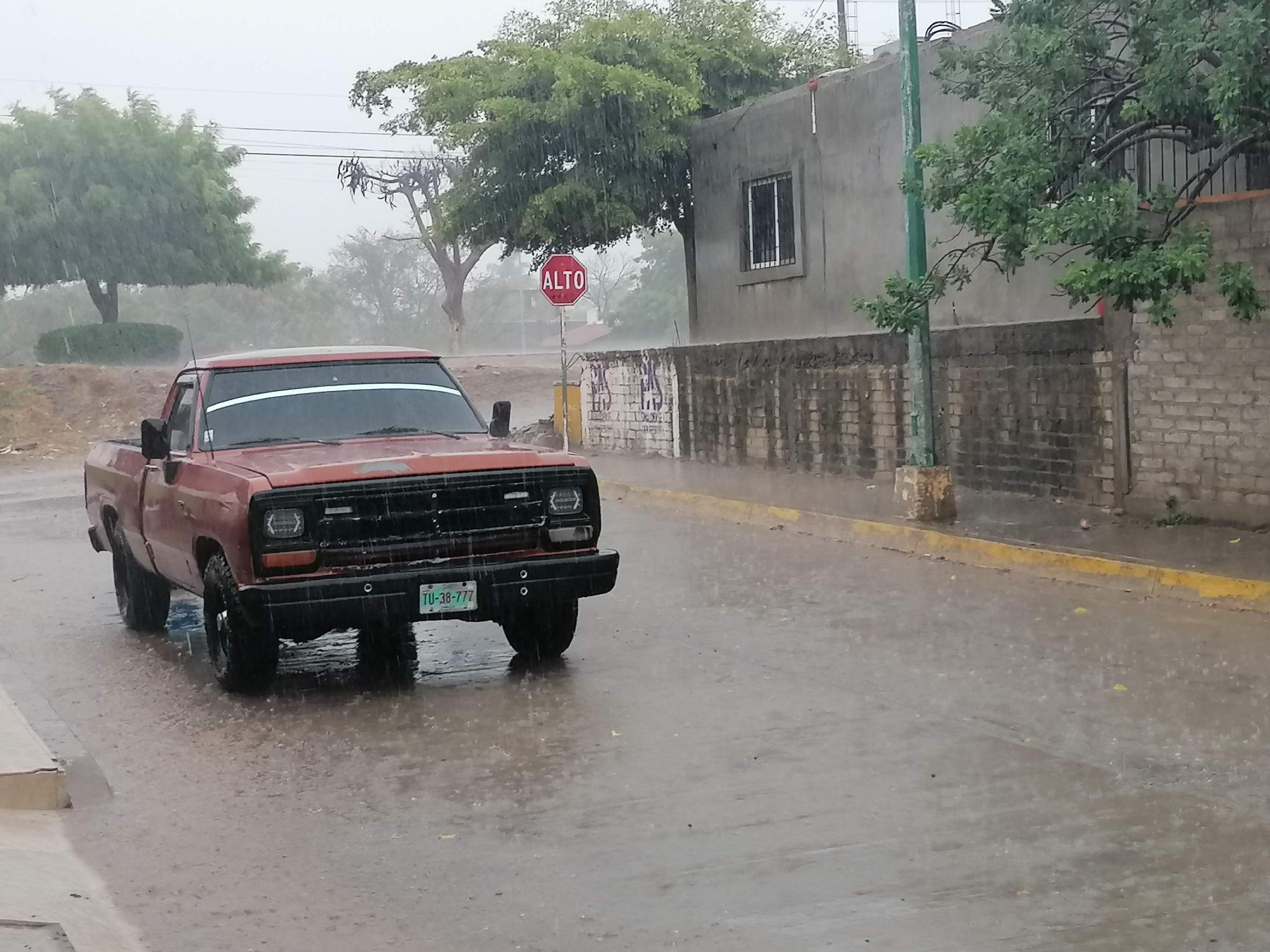 $!Llegan las ‘aguas’ a Rosario... y los apagones eléctricos