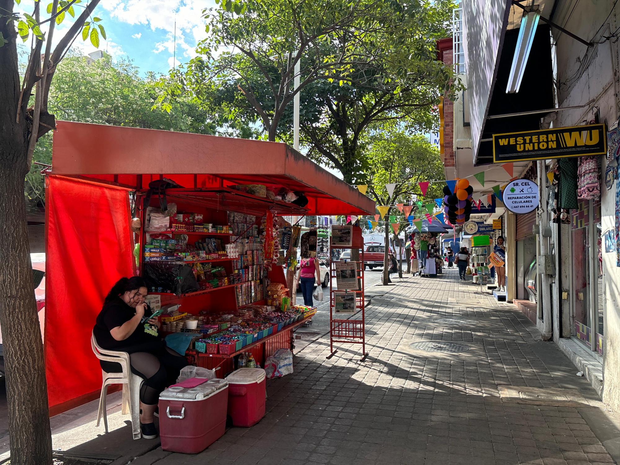 $!Abren con normalidad comercios del centro de Culiacán, tras noche violenta