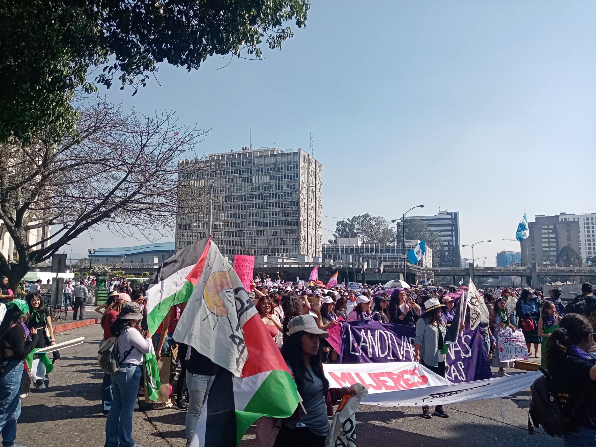 $!Buscadoras, sobrevivientes de feminicidio, infancias y colectivas toman las calles de CDMX