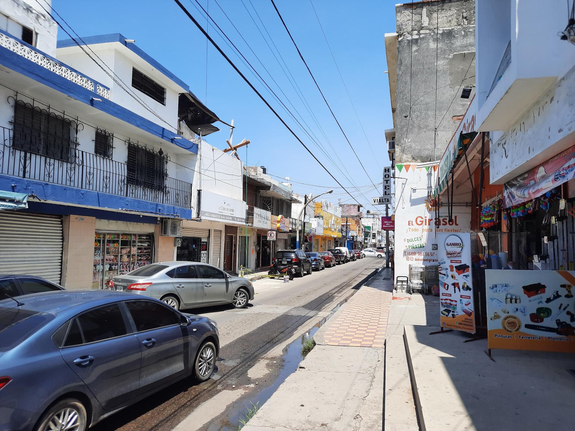 $!Muestra el Centro de Mazatlán cara de descuido y desorden