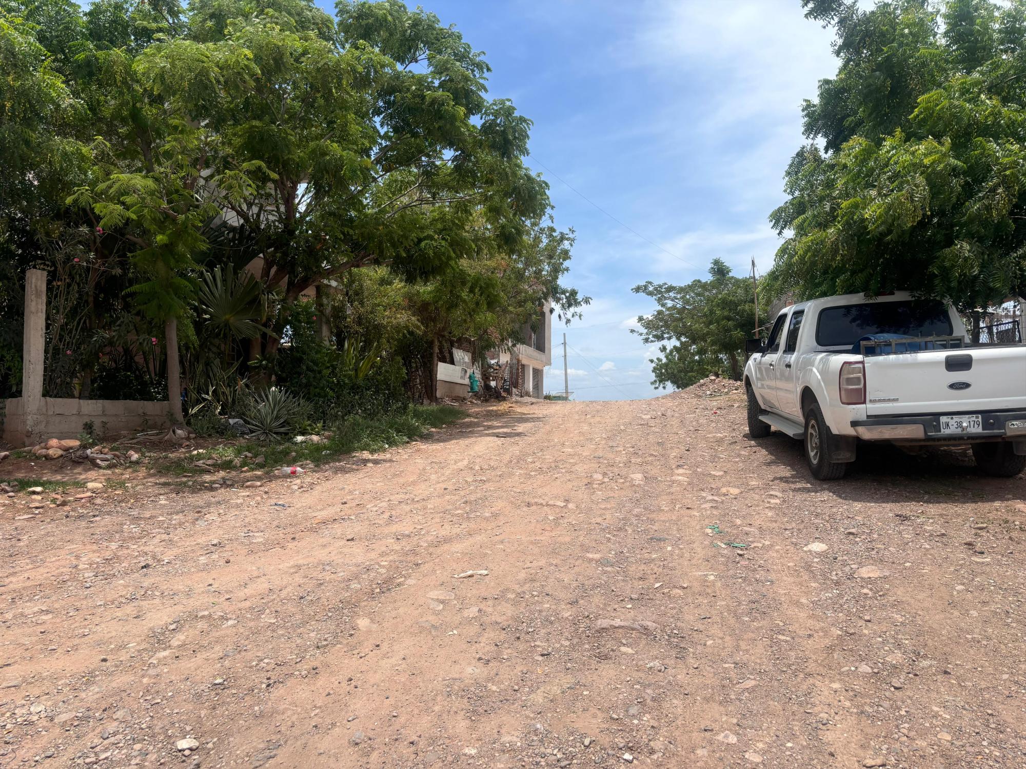 $!En la colonia Progreso de Culiacán viven en la oscuridad desde hace más de 8 años