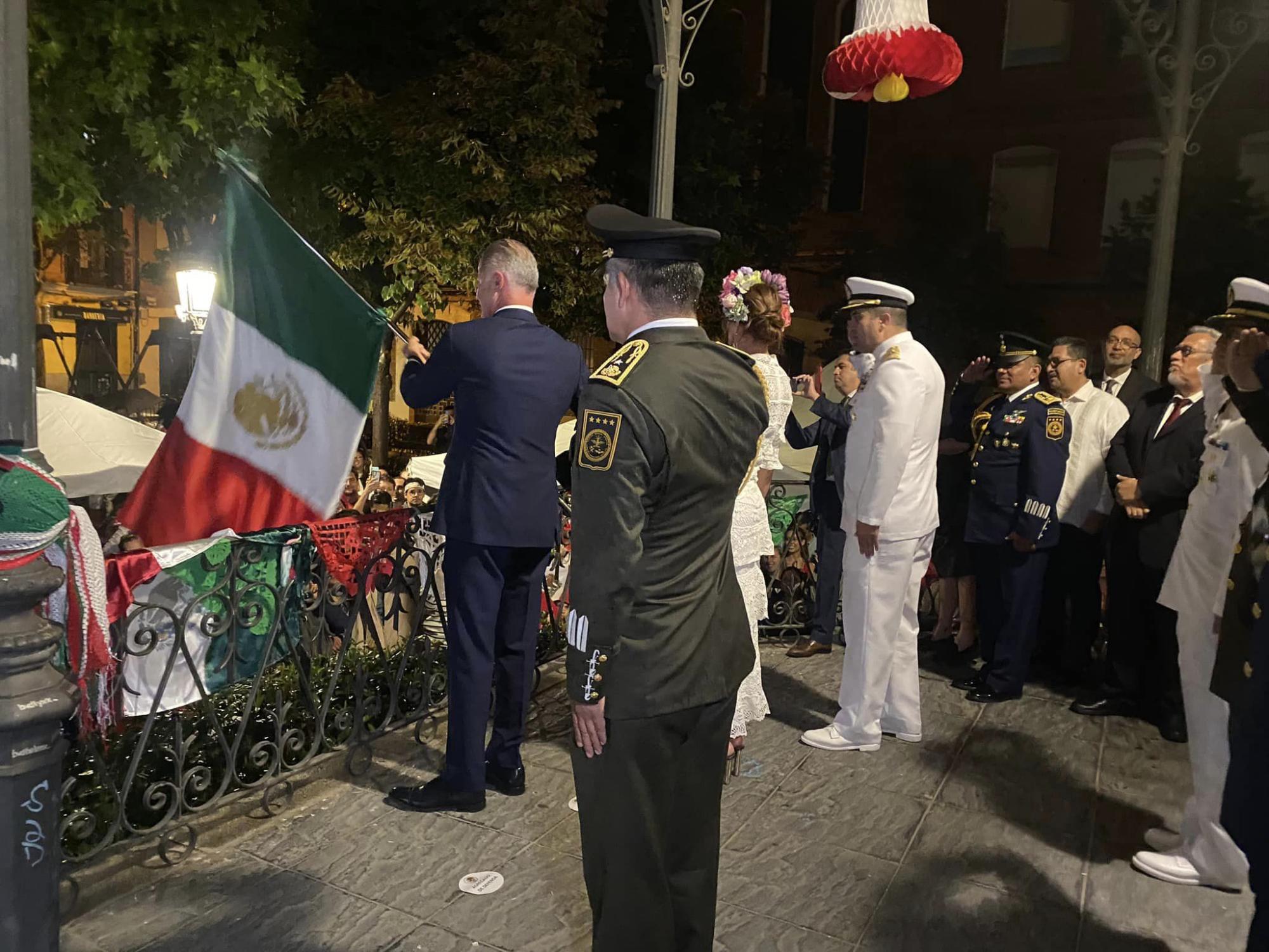 $!Embajador Quirino Ordaz Coppel da el Grito de Independencia en España